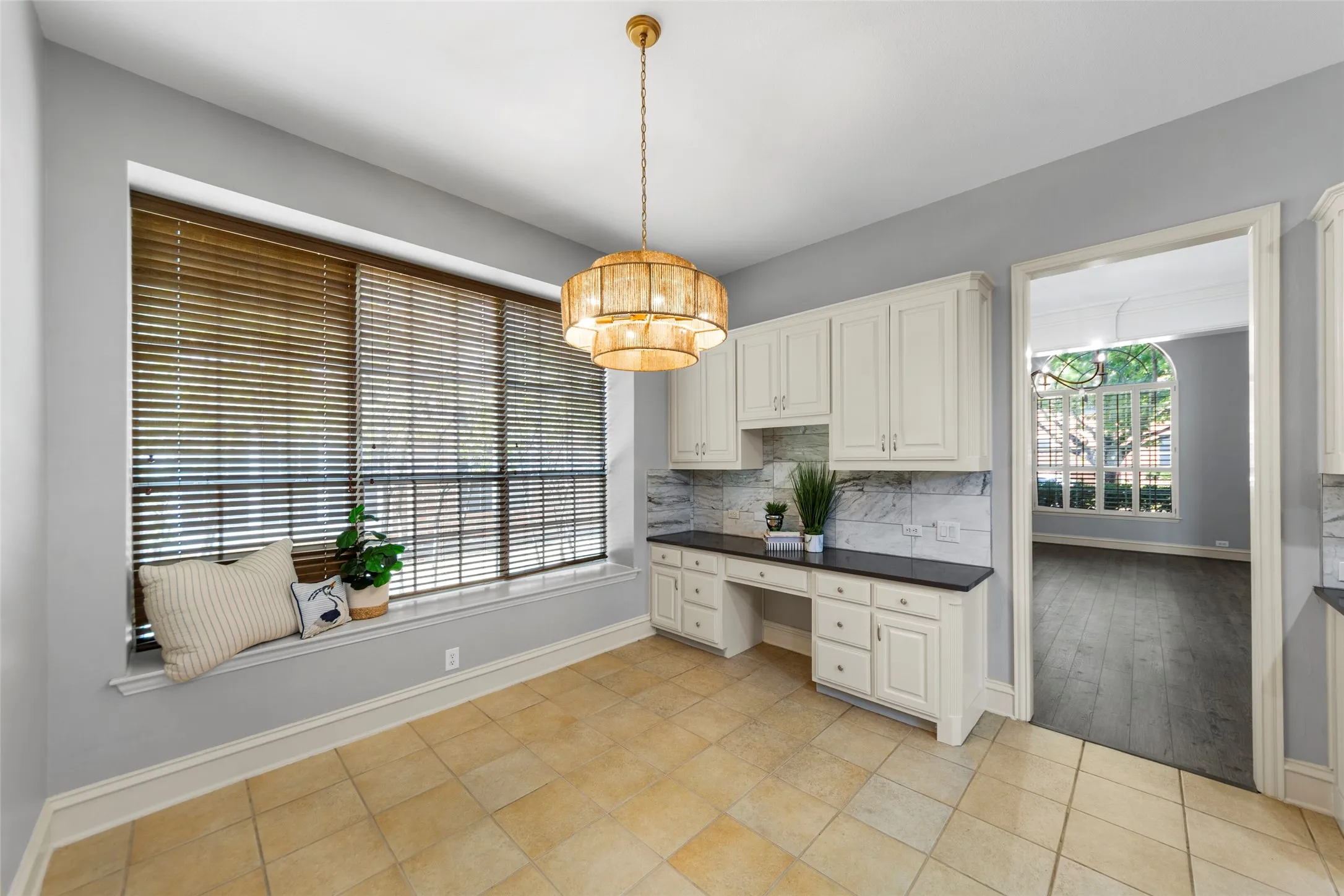 Single Family Residence For Sale in Denton County , 2447 Blackstone Drive, Frisco, Texas 75033, 4 Bedroom, 4 Bathroom, 3 Garage spaces, 3,754 Sqft, built in 2003, mls#21352274, Real Estate Agent in Frisco, Homes For Sale in Denton county, Homes For Sale in Frisco, Realtor in Frisco Texas, Real Estate Brokerage Independent Realty Texas, Luminita Cordes Realtor