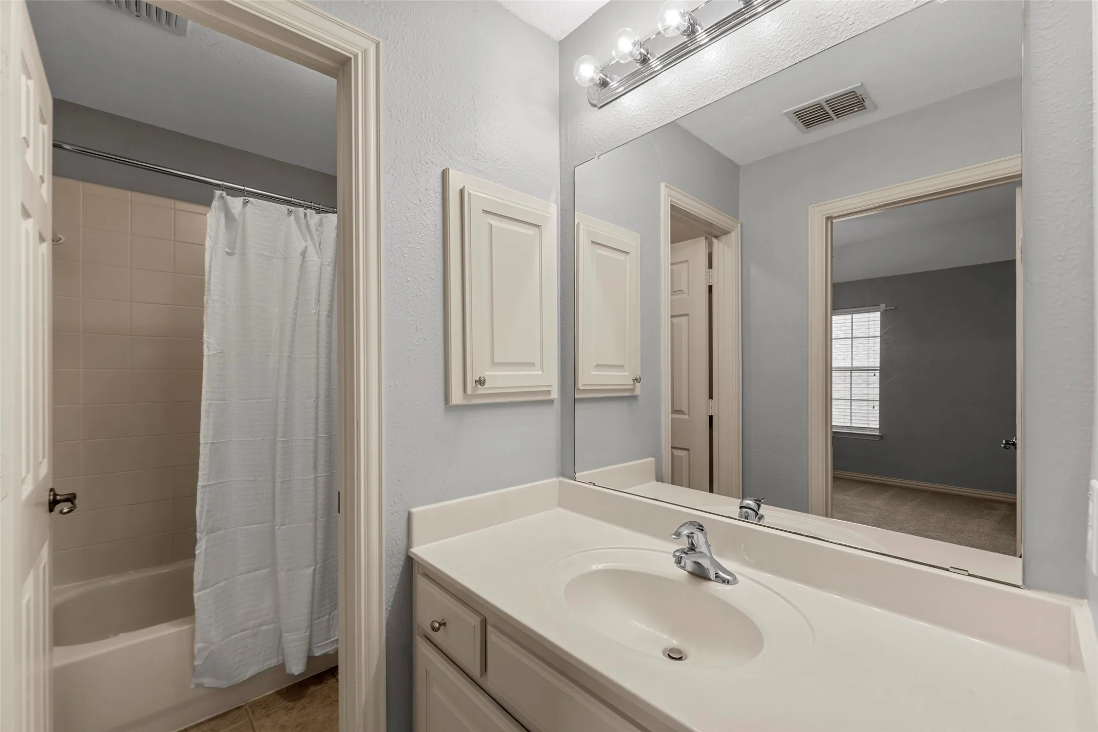 Single Family Residence For Sale in Denton County , 2447 Blackstone Drive, Frisco, Texas 75033, 4 Bedroom, 4 Bathroom, 3 Garage spaces, 3,754 Sqft, built in 2003, mls#21352274, Real Estate Agent in Frisco, Homes For Sale in Denton county, Homes For Sale in Frisco, Realtor in Frisco Texas, Real Estate Brokerage Independent Realty Texas, Luminita Cordes Realtor