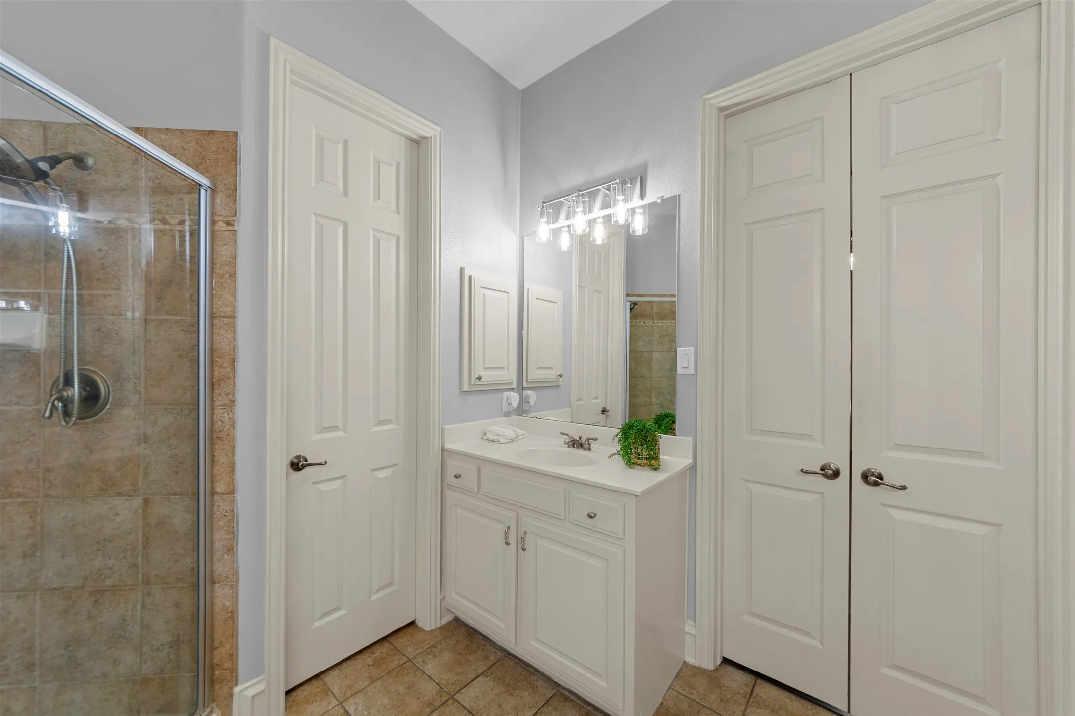 Single Family Residence For Sale in Denton County , 2447 Blackstone Drive, Frisco, Texas 75033, 4 Bedroom, 4 Bathroom, 3 Garage spaces, 3,754 Sqft, built in 2003, mls#21352274, Real Estate Agent in Frisco, Homes For Sale in Denton county, Homes For Sale in Frisco, Realtor in Frisco Texas, Real Estate Brokerage Independent Realty Texas, Luminita Cordes Realtor