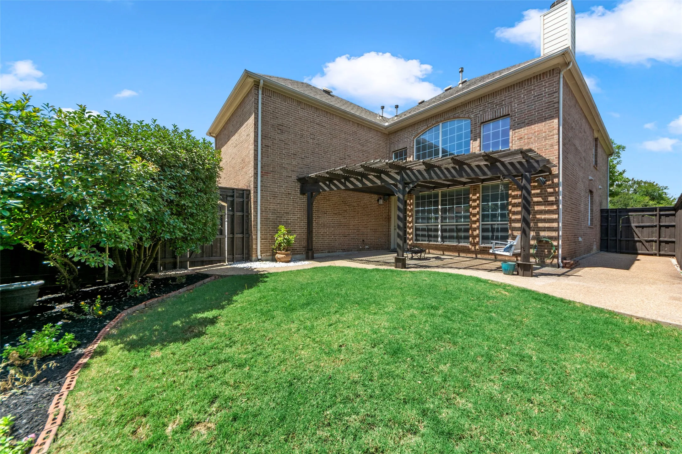 Single Family Residence For Sale in Denton County , 2447 Blackstone Drive, Frisco, Texas 75033, 4 Bedroom, 4 Bathroom, 3 Garage spaces, 3,754 Sqft, built in 2003, mls#21352274, Real Estate Agent in Frisco, Homes For Sale in Denton county, Homes For Sale in Frisco, Realtor in Frisco Texas, Real Estate Brokerage Independent Realty Texas, Luminita Cordes Realtor