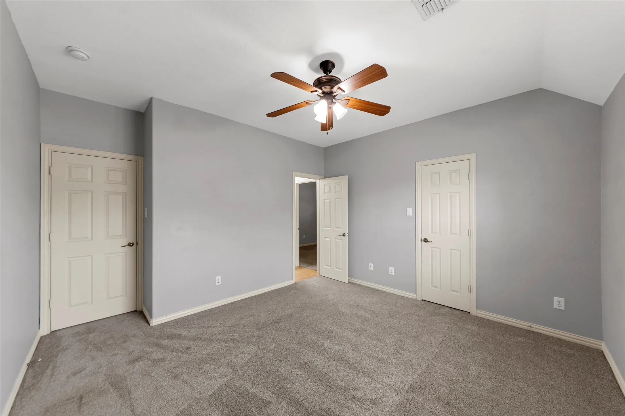 Single Family Residence For Sale in Denton County , 2447 Blackstone Drive, Frisco, Texas 75033, 4 Bedroom, 4 Bathroom, 3 Garage spaces, 3,754 Sqft, built in 2003, mls#21352274, Real Estate Agent in Frisco, Homes For Sale in Denton county, Homes For Sale in Frisco, Realtor in Frisco Texas, Real Estate Brokerage Independent Realty Texas, Luminita Cordes Realtor