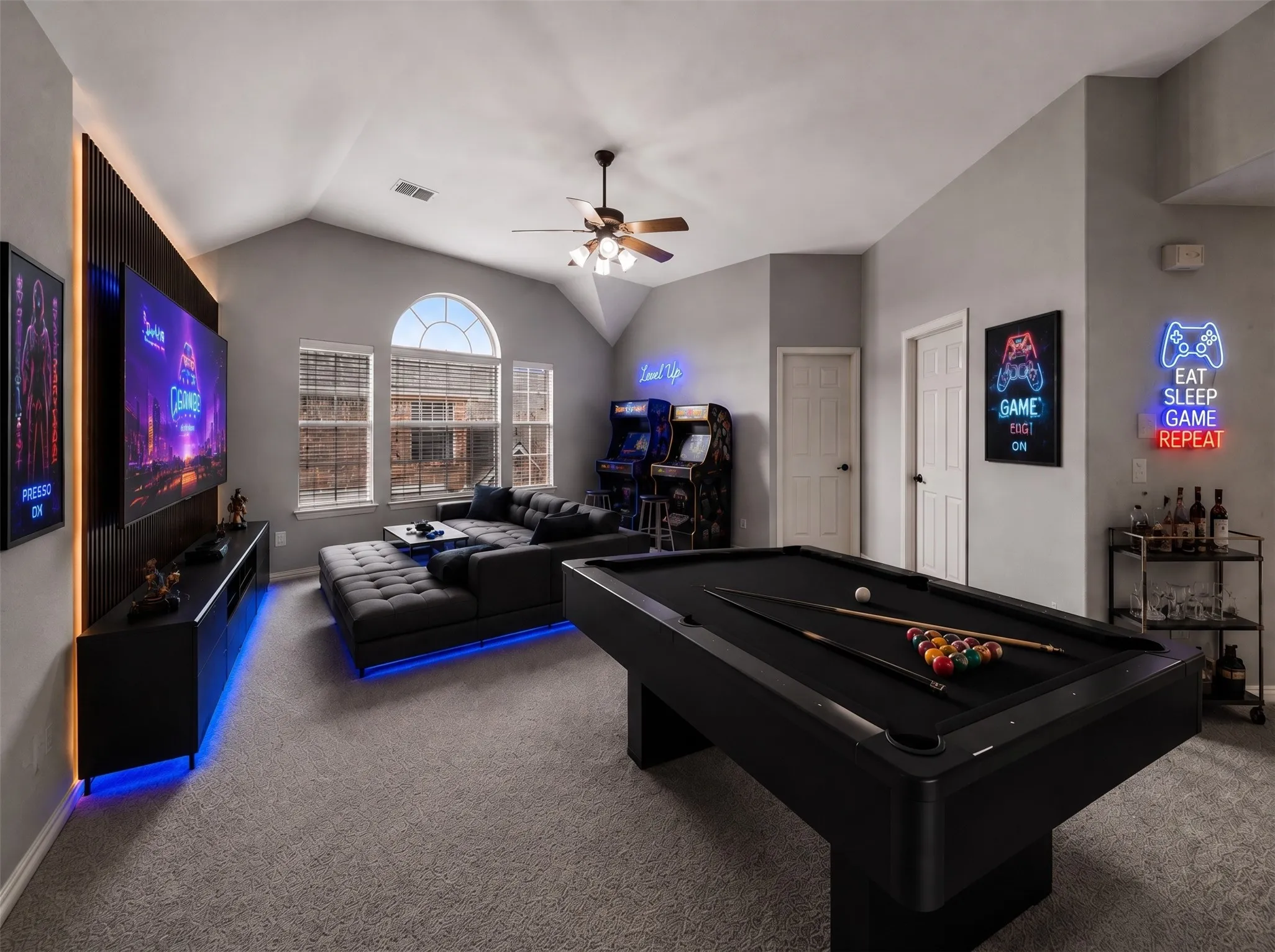 Single Family Residence For Sale in Denton County , 2447 Blackstone Drive, Frisco, Texas 75033, 4 Bedroom, 4 Bathroom, 3 Garage spaces, 3,754 Sqft, built in 2003, mls#21352274, Real Estate Agent in Frisco, Homes For Sale in Denton county, Homes For Sale in Frisco, Realtor in Frisco Texas, Real Estate Brokerage Independent Realty Texas, Luminita Cordes Realtor