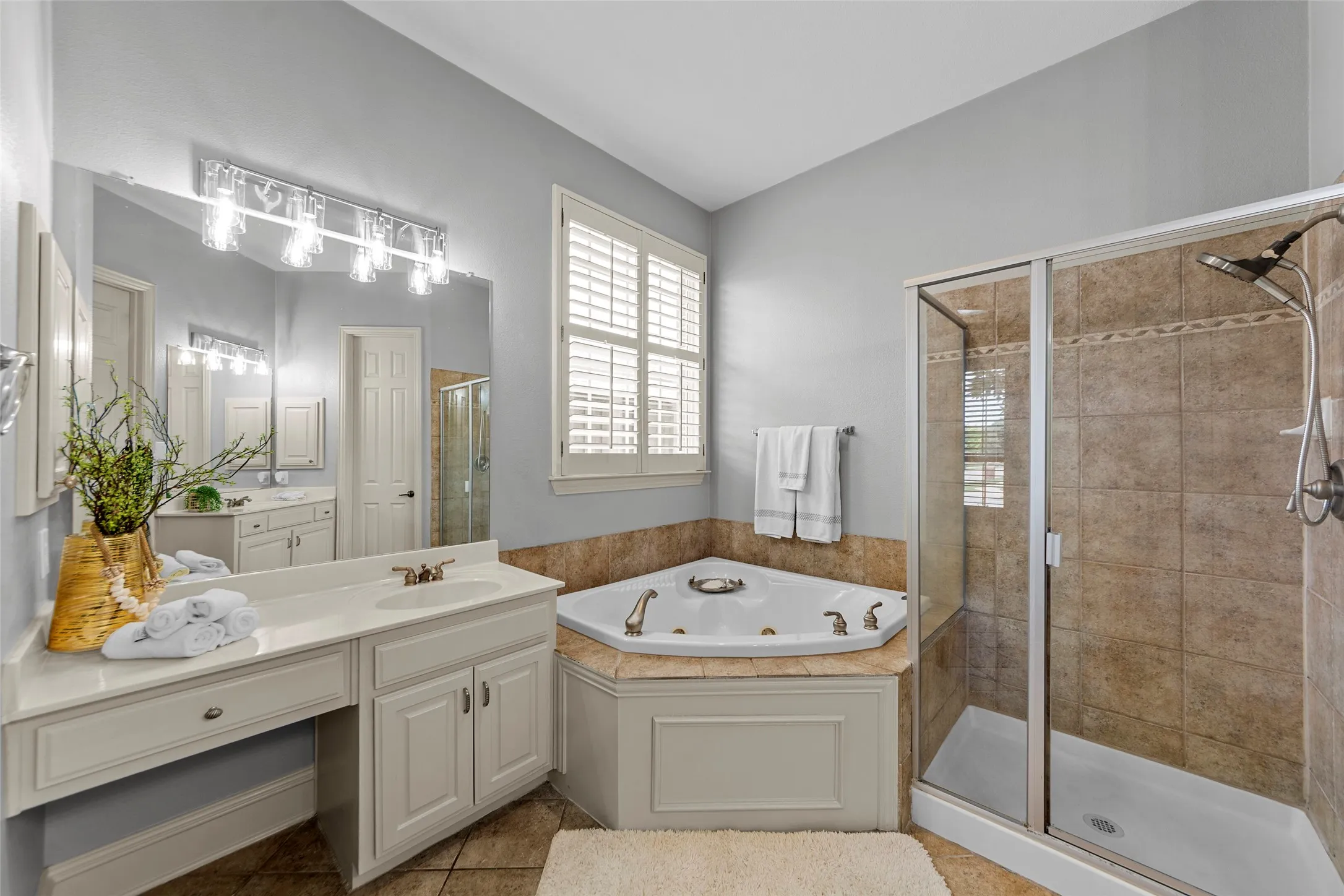 Single Family Residence For Sale in Denton County , 2447 Blackstone Drive, Frisco, Texas 75033, 4 Bedroom, 4 Bathroom, 3 Garage spaces, 3,754 Sqft, built in 2003, mls#21352274, Real Estate Agent in Frisco, Homes For Sale in Denton county, Homes For Sale in Frisco, Realtor in Frisco Texas, Real Estate Brokerage Independent Realty Texas, Luminita Cordes Realtor