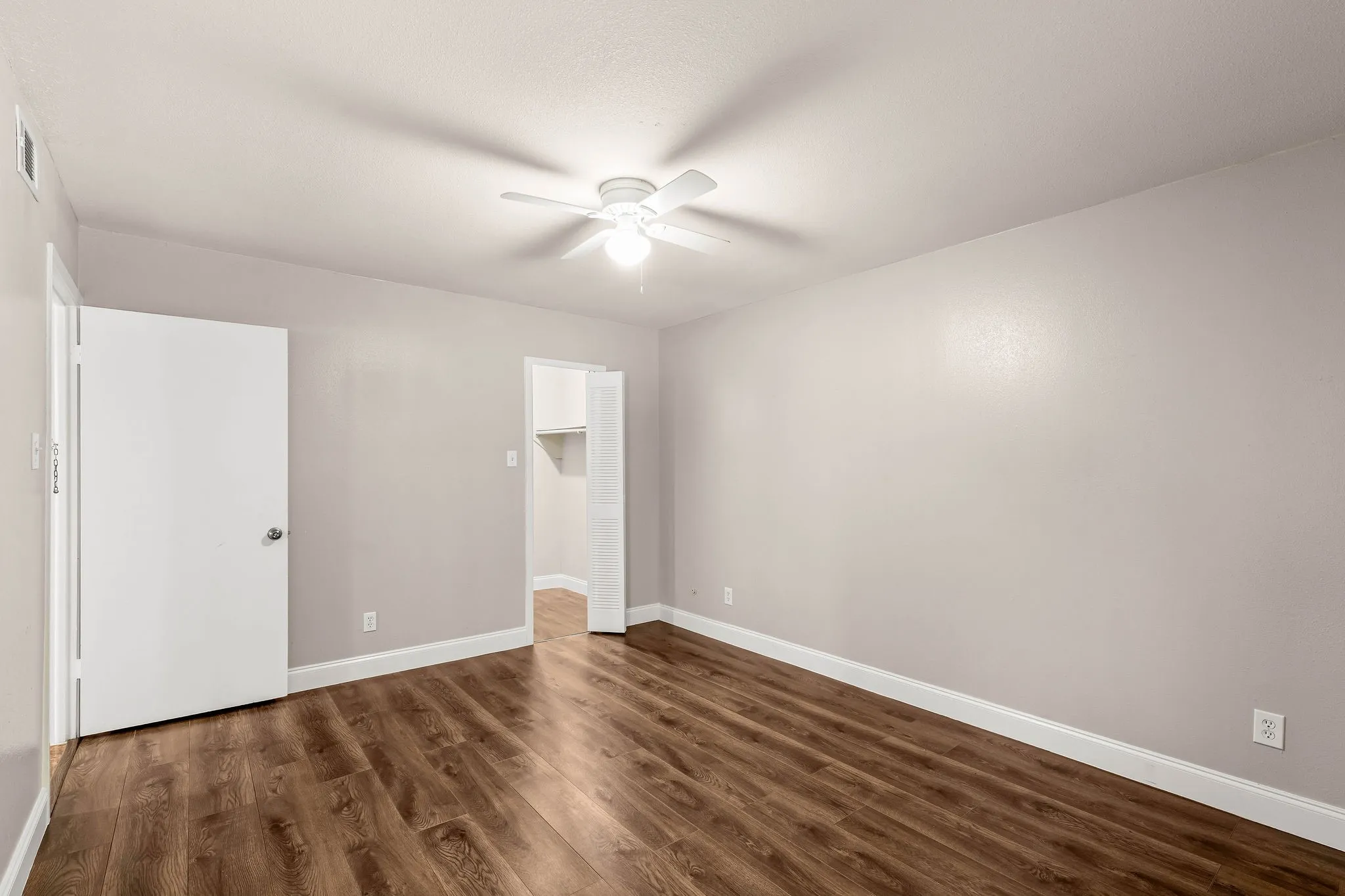 Condominium For Sale in Dallas County , 5809 Harvest Hill Road 2055, Dallas, Texas 75230, 3 Bedroom, 2 Bathroom, Garage spaces, 1,165 Sqft, built in 1970, mls#21355637, Real Estate Agent in Dallas, Homes For Sale in Dallas county, Homes For Sale in Dallas, Realtor in Dallas Texas, Real Estate Brokerage Independent Realty Texas, Luminita Cordes Realtor