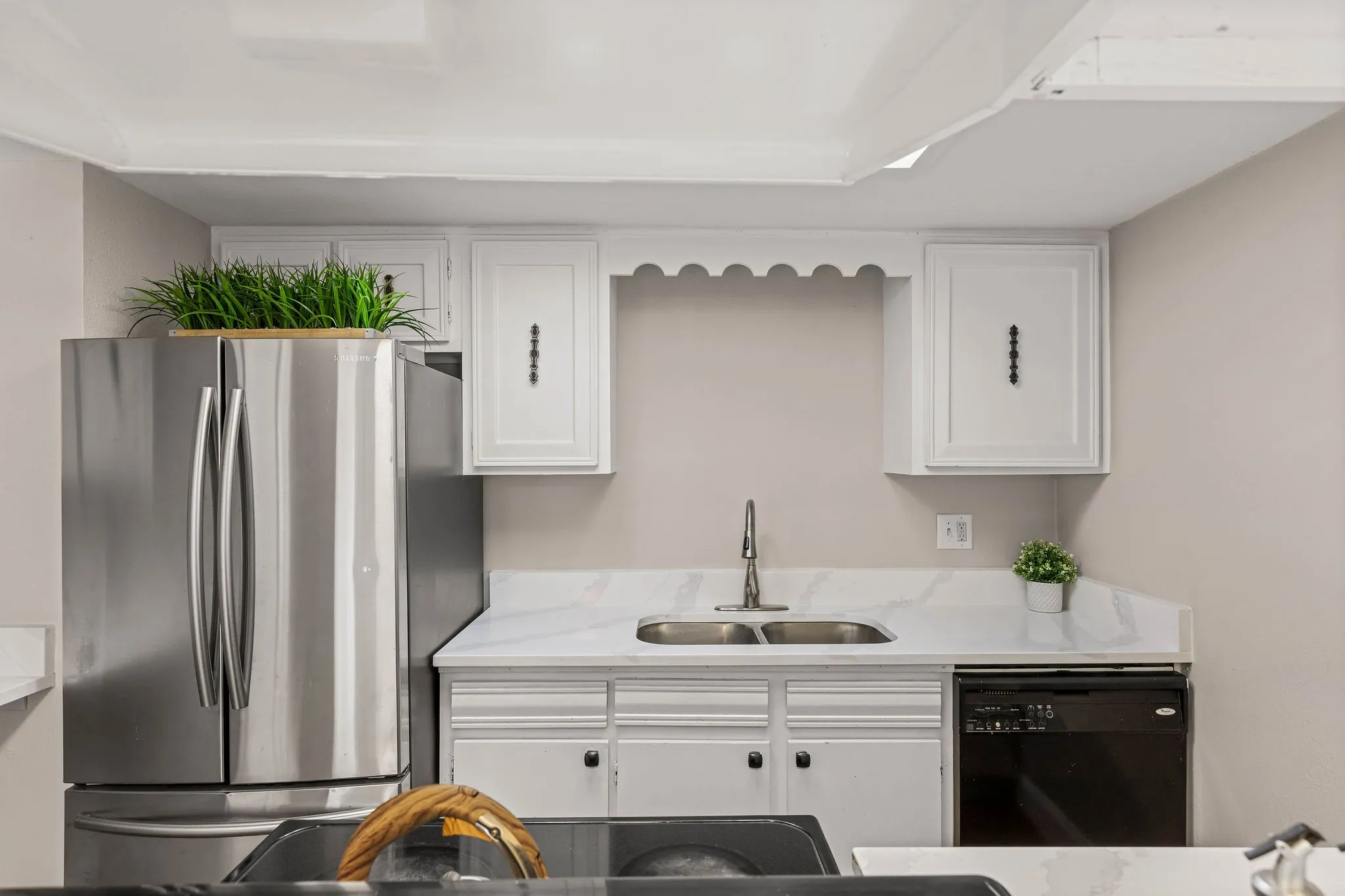 Condominium For Sale in Dallas County , 5809 Harvest Hill Road 2055, Dallas, Texas 75230, 3 Bedroom, 2 Bathroom, Garage spaces, 1,165 Sqft, built in 1970, mls#21355637, Real Estate Agent in Dallas, Homes For Sale in Dallas county, Homes For Sale in Dallas, Realtor in Dallas Texas, Real Estate Brokerage Independent Realty Texas, Luminita Cordes Realtor