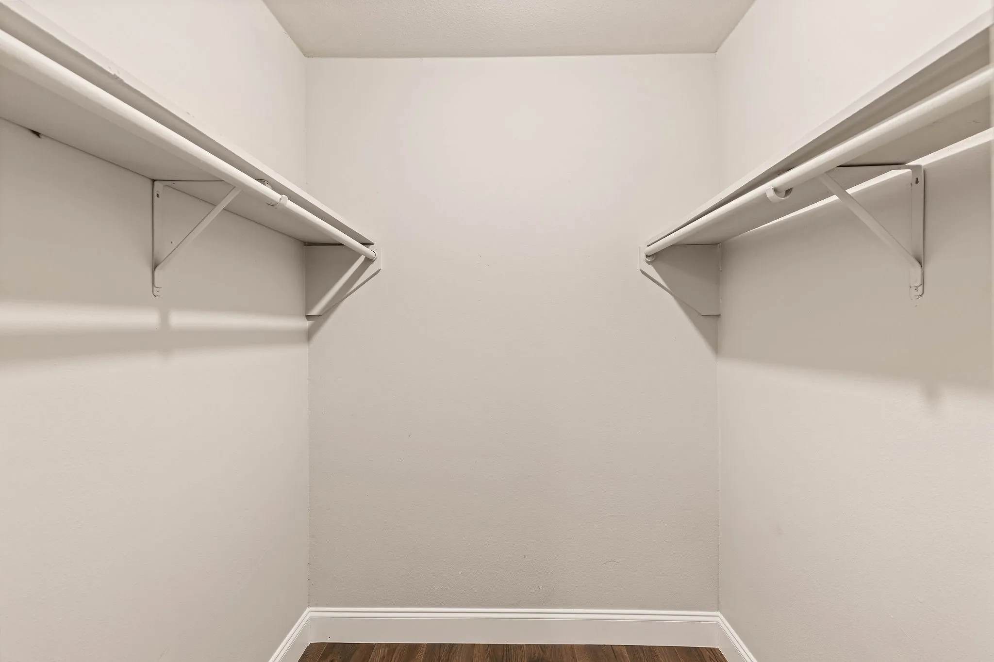 Condominium For Sale in Dallas County , 5809 Harvest Hill Road 2055, Dallas, Texas 75230, 3 Bedroom, 2 Bathroom, Garage spaces, 1,165 Sqft, built in 1970, mls#21355637, Real Estate Agent in Dallas, Homes For Sale in Dallas county, Homes For Sale in Dallas, Realtor in Dallas Texas, Real Estate Brokerage Independent Realty Texas, Luminita Cordes Realtor