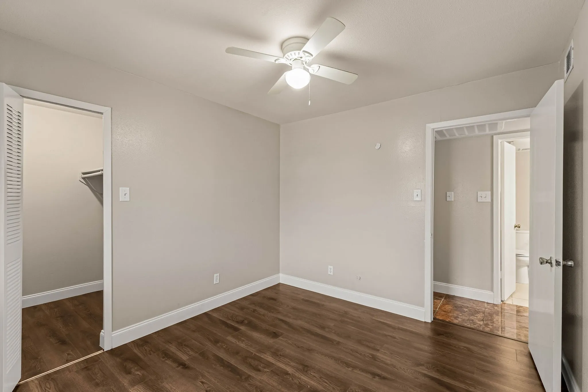 Condominium For Sale in Dallas County , 5809 Harvest Hill Road 2055, Dallas, Texas 75230, 3 Bedroom, 2 Bathroom, Garage spaces, 1,165 Sqft, built in 1970, mls#21355637, Real Estate Agent in Dallas, Homes For Sale in Dallas county, Homes For Sale in Dallas, Realtor in Dallas Texas, Real Estate Brokerage Independent Realty Texas, Luminita Cordes Realtor