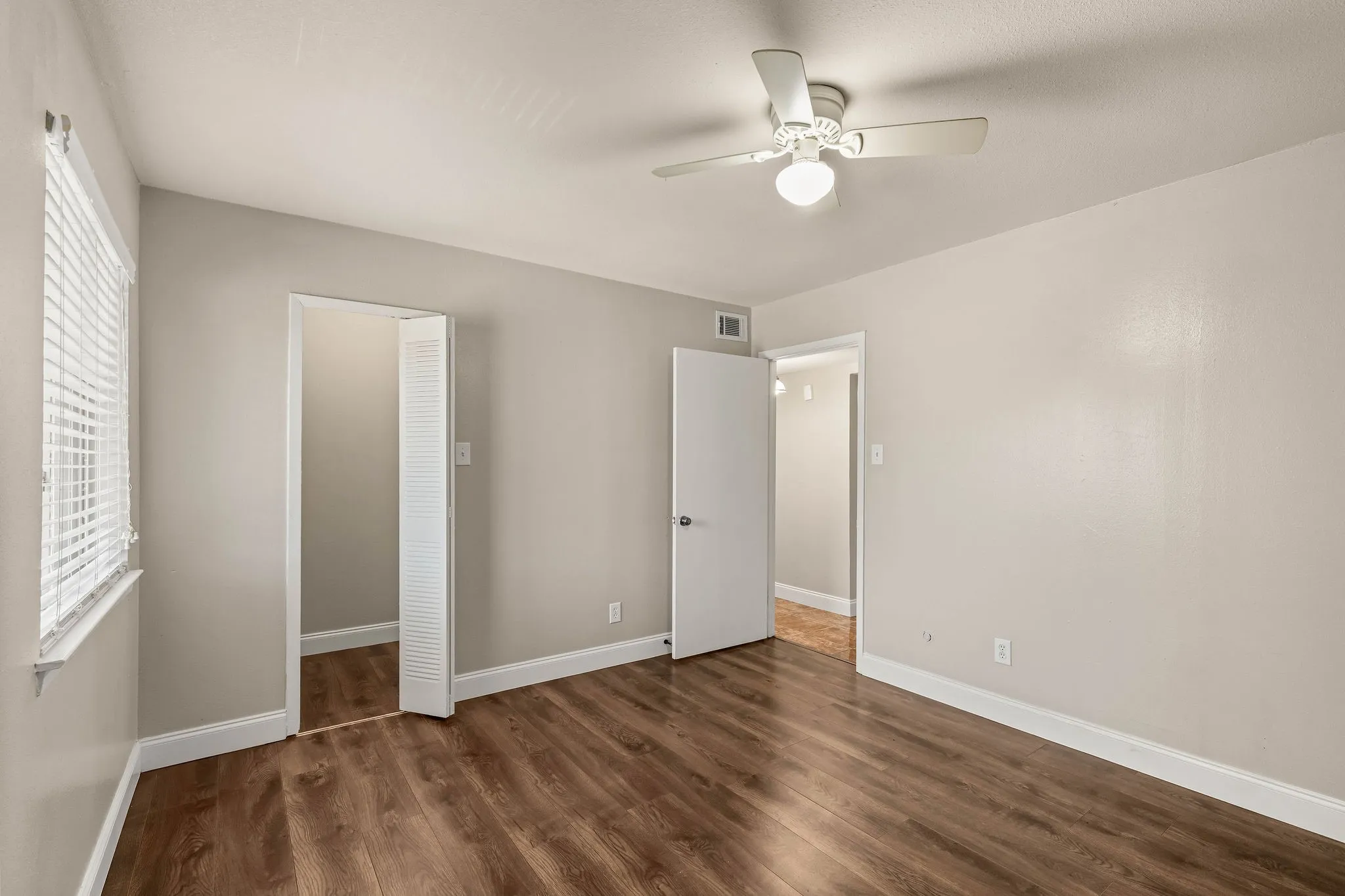 Condominium For Sale in Dallas County , 5809 Harvest Hill Road 2055, Dallas, Texas 75230, 3 Bedroom, 2 Bathroom, Garage spaces, 1,165 Sqft, built in 1970, mls#21355637, Real Estate Agent in Dallas, Homes For Sale in Dallas county, Homes For Sale in Dallas, Realtor in Dallas Texas, Real Estate Brokerage Independent Realty Texas, Luminita Cordes Realtor