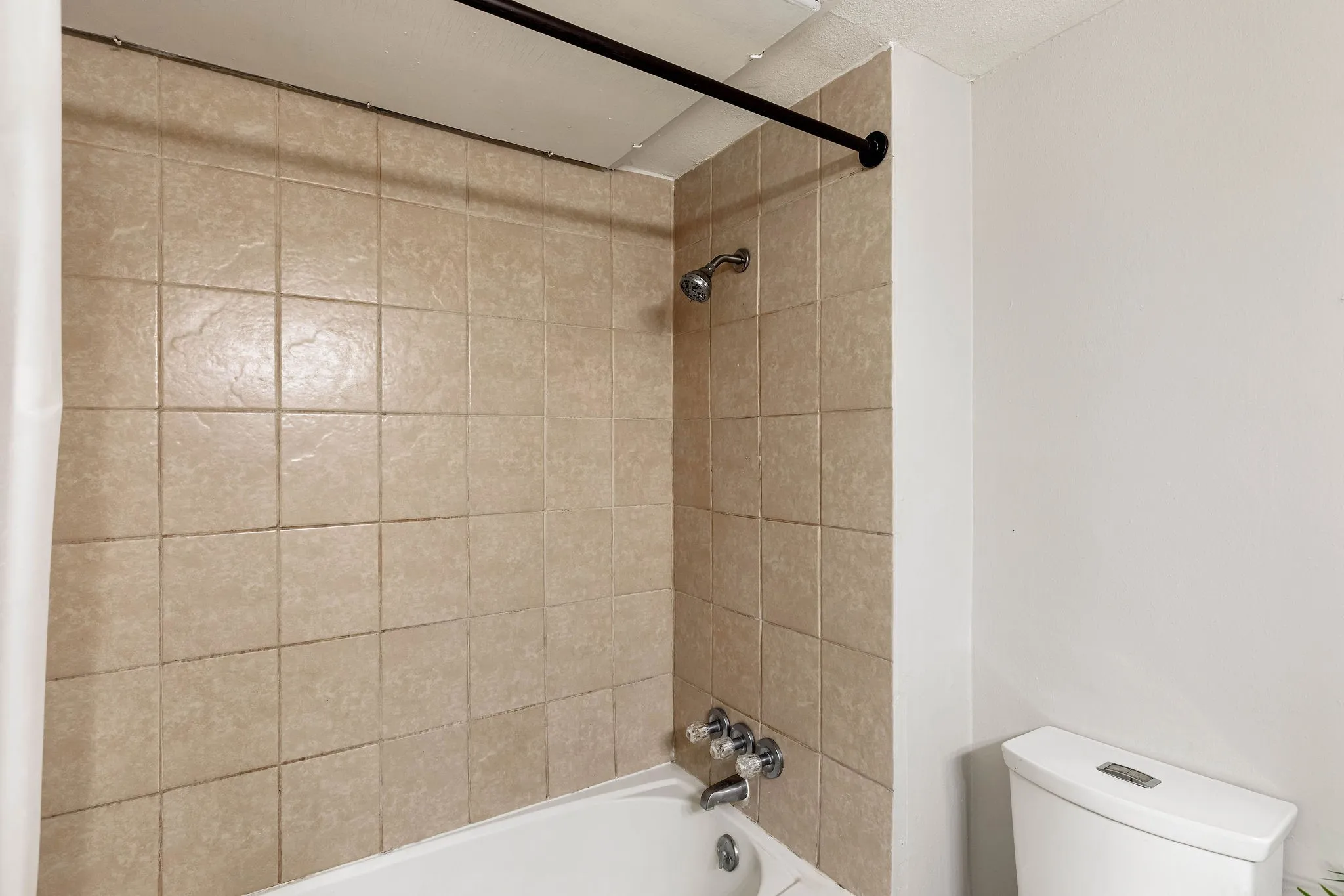 Condominium For Sale in Dallas County , 5809 Harvest Hill Road 2055, Dallas, Texas 75230, 3 Bedroom, 2 Bathroom, Garage spaces, 1,165 Sqft, built in 1970, mls#21355637, Real Estate Agent in Dallas, Homes For Sale in Dallas county, Homes For Sale in Dallas, Realtor in Dallas Texas, Real Estate Brokerage Independent Realty Texas, Luminita Cordes Realtor