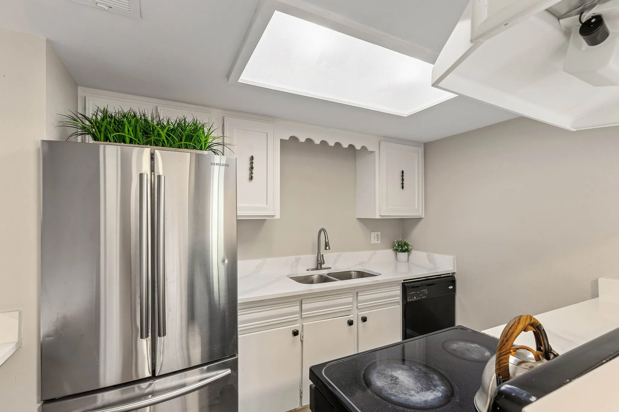 Condominium For Sale in Dallas County , 5809 Harvest Hill Road 2055, Dallas, Texas 75230, 3 Bedroom, 2 Bathroom, Garage spaces, 1,165 Sqft, built in 1970, mls#21355637, Real Estate Agent in Dallas, Homes For Sale in Dallas county, Homes For Sale in Dallas, Realtor in Dallas Texas, Real Estate Brokerage Independent Realty Texas, Luminita Cordes Realtor