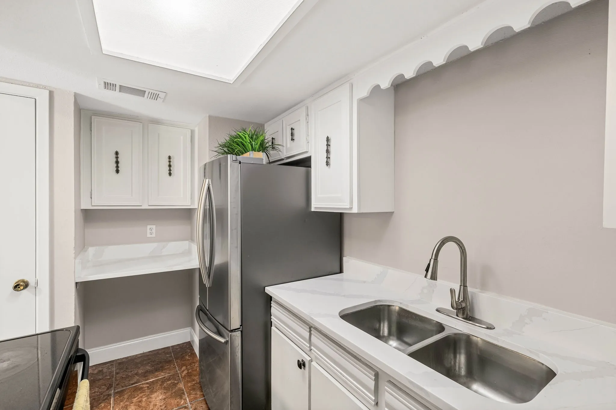 Condominium For Sale in Dallas County , 5809 Harvest Hill Road 2055, Dallas, Texas 75230, 3 Bedroom, 2 Bathroom, Garage spaces, 1,165 Sqft, built in 1970, mls#21355637, Real Estate Agent in Dallas, Homes For Sale in Dallas county, Homes For Sale in Dallas, Realtor in Dallas Texas, Real Estate Brokerage Independent Realty Texas, Luminita Cordes Realtor
