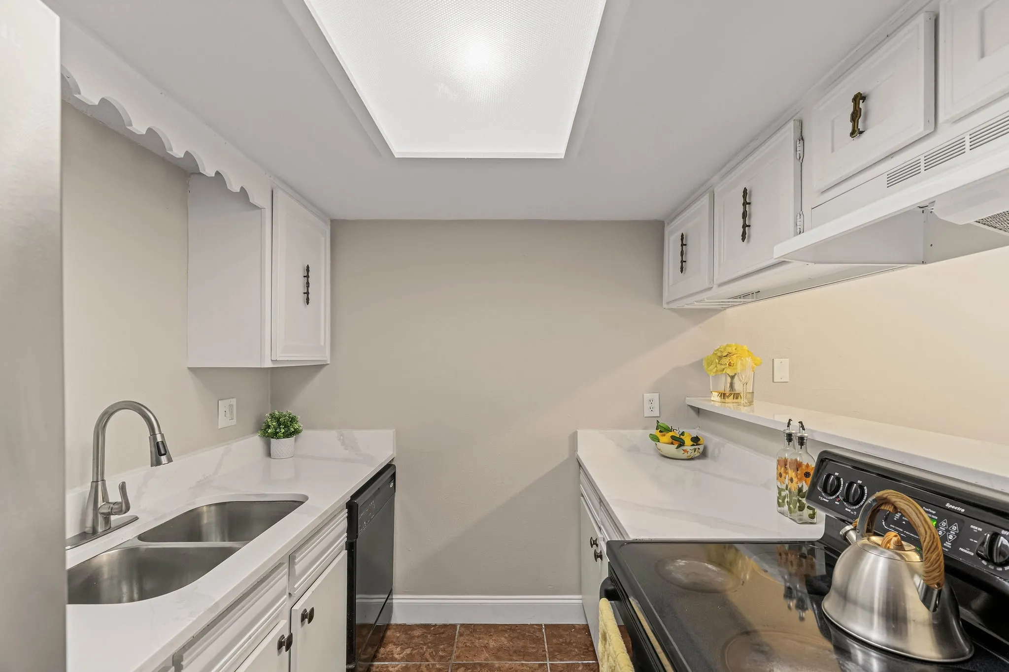 Condominium For Sale in Dallas County , 5809 Harvest Hill Road 2055, Dallas, Texas 75230, 3 Bedroom, 2 Bathroom, Garage spaces, 1,165 Sqft, built in 1970, mls#21355637, Real Estate Agent in Dallas, Homes For Sale in Dallas county, Homes For Sale in Dallas, Realtor in Dallas Texas, Real Estate Brokerage Independent Realty Texas, Luminita Cordes Realtor