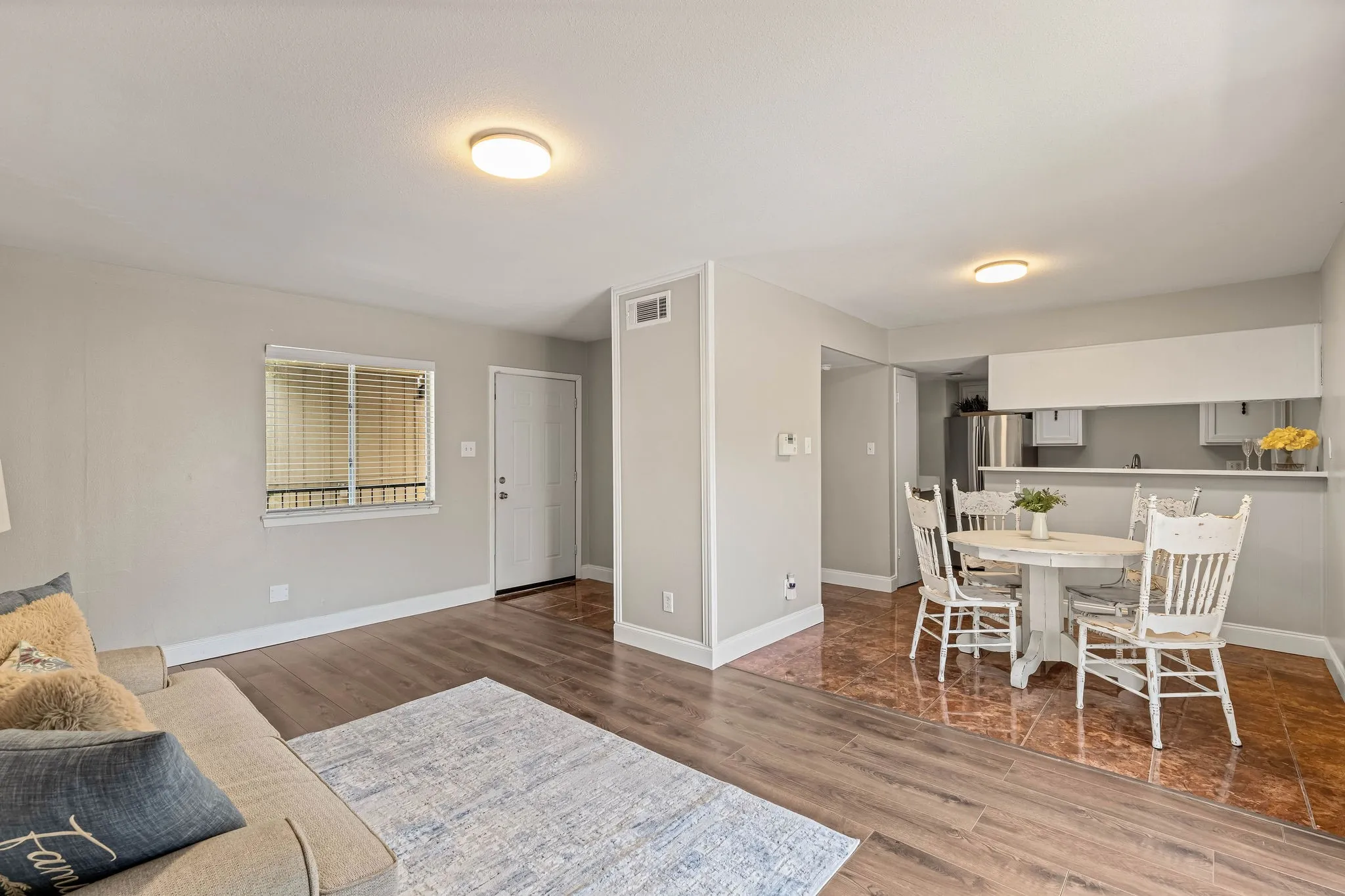 Condominium For Sale in Dallas County , 5809 Harvest Hill Road 2055, Dallas, Texas 75230, 3 Bedroom, 2 Bathroom, Garage spaces, 1,165 Sqft, built in 1970, mls#21355637, Real Estate Agent in Dallas, Homes For Sale in Dallas county, Homes For Sale in Dallas, Realtor in Dallas Texas, Real Estate Brokerage Independent Realty Texas, Luminita Cordes Realtor