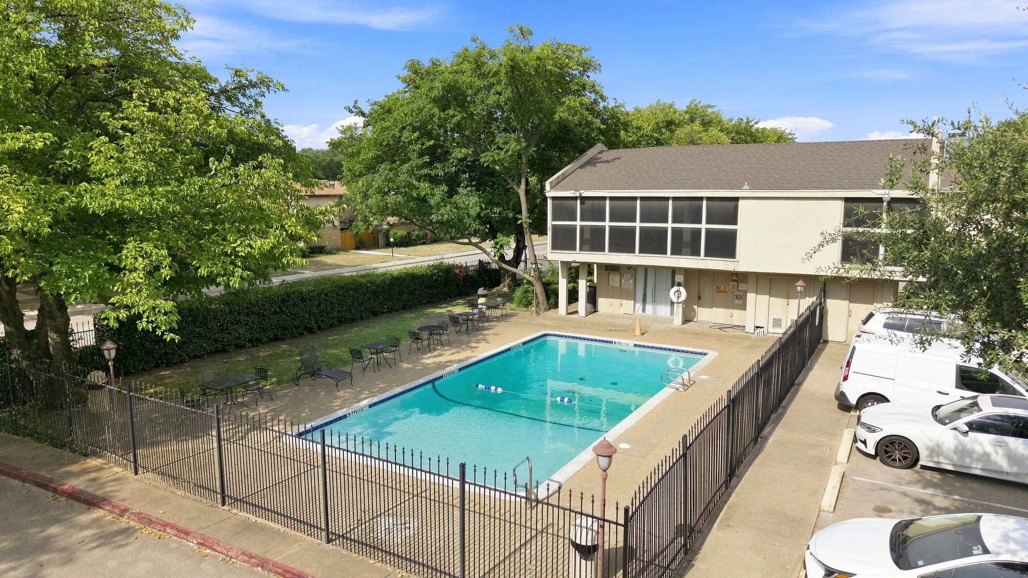 Condominium For Sale in Dallas County , 5809 Harvest Hill Road 2055, Dallas, Texas 75230, 3 Bedroom, 2 Bathroom, Garage spaces, 1,165 Sqft, built in 1970, mls#21355637, Real Estate Agent in Dallas, Homes For Sale in Dallas county, Homes For Sale in Dallas, Realtor in Dallas Texas, Real Estate Brokerage Independent Realty Texas, Luminita Cordes Realtor
