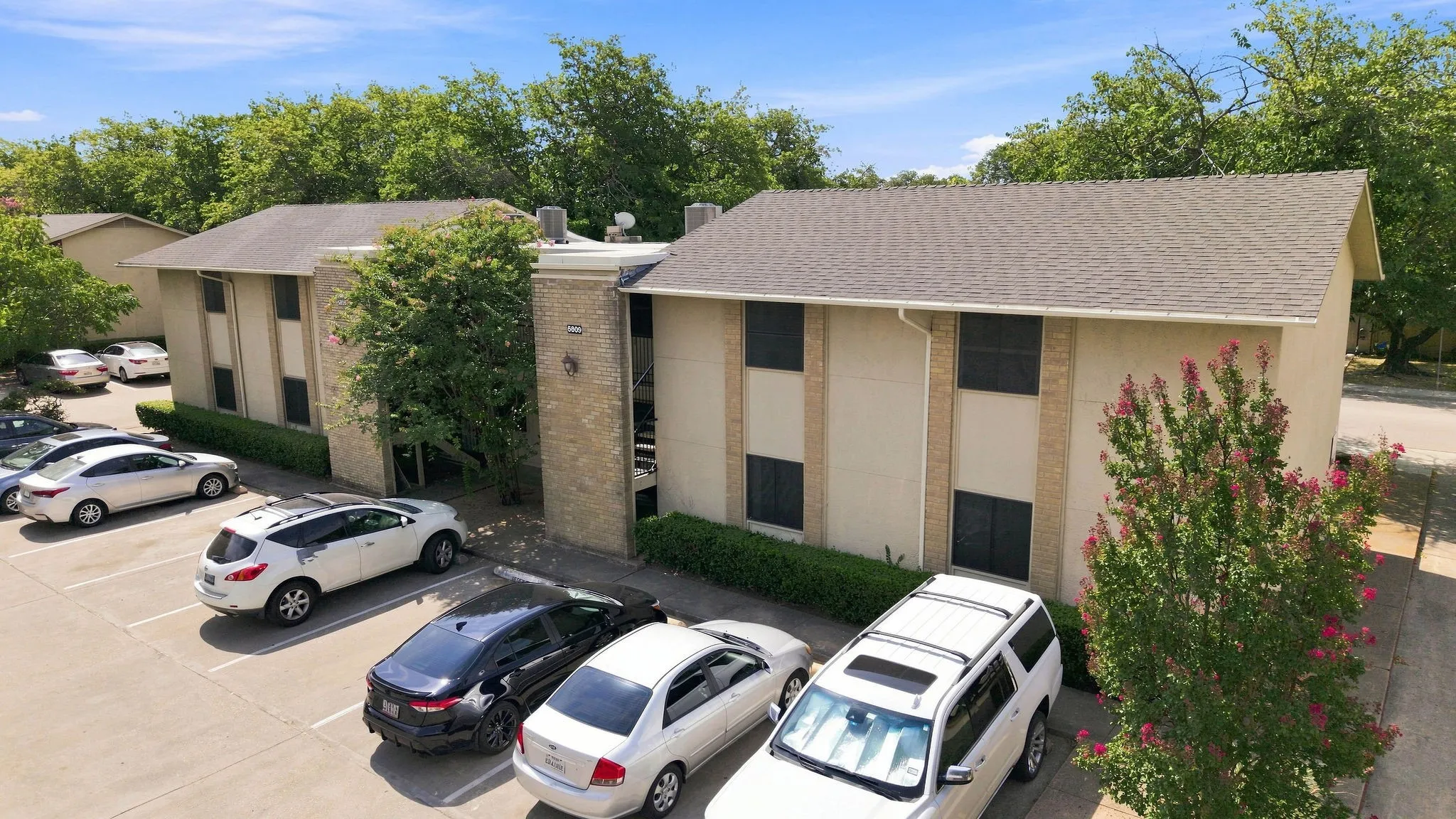 Condominium For Sale in Dallas County , 5809 Harvest Hill Road 2055, Dallas, Texas 75230, 3 Bedroom, 2 Bathroom, Garage spaces, 1,165 Sqft, built in 1970, mls#21355637, Real Estate Agent in Dallas, Homes For Sale in Dallas county, Homes For Sale in Dallas, Realtor in Dallas Texas, Real Estate Brokerage Independent Realty Texas, Luminita Cordes Realtor