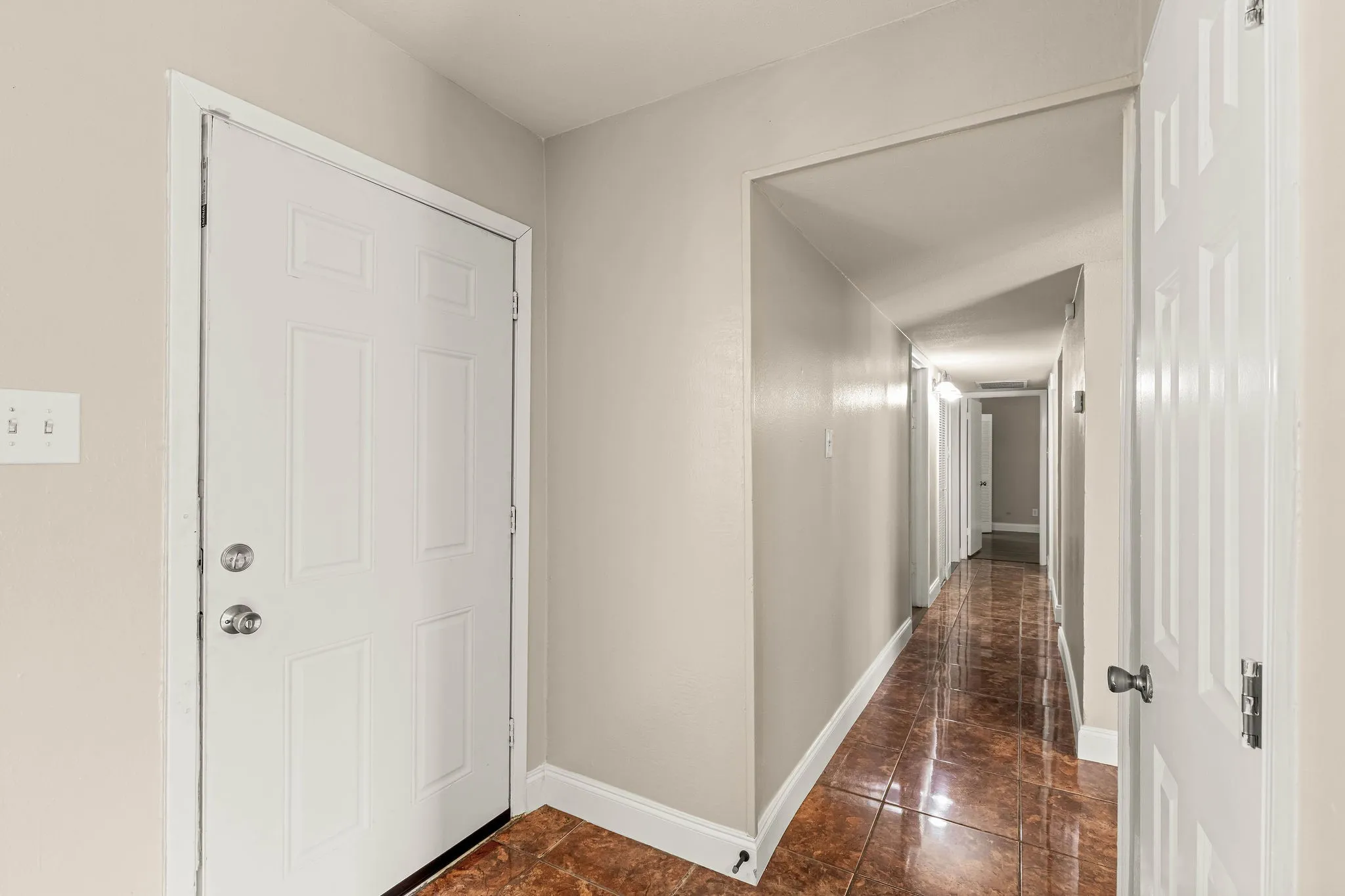 Condominium For Sale in Dallas County , 5809 Harvest Hill Road 2055, Dallas, Texas 75230, 3 Bedroom, 2 Bathroom, Garage spaces, 1,165 Sqft, built in 1970, mls#21355637, Real Estate Agent in Dallas, Homes For Sale in Dallas county, Homes For Sale in Dallas, Realtor in Dallas Texas, Real Estate Brokerage Independent Realty Texas, Luminita Cordes Realtor