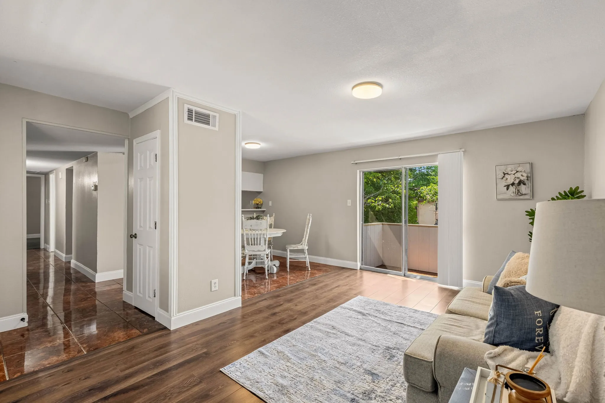 Condominium For Sale in Dallas County , 5809 Harvest Hill Road 2055, Dallas, Texas 75230, 3 Bedroom, 2 Bathroom, Garage spaces, 1,165 Sqft, built in 1970, mls#21355637, Real Estate Agent in Dallas, Homes For Sale in Dallas county, Homes For Sale in Dallas, Realtor in Dallas Texas, Real Estate Brokerage Independent Realty Texas, Luminita Cordes Realtor