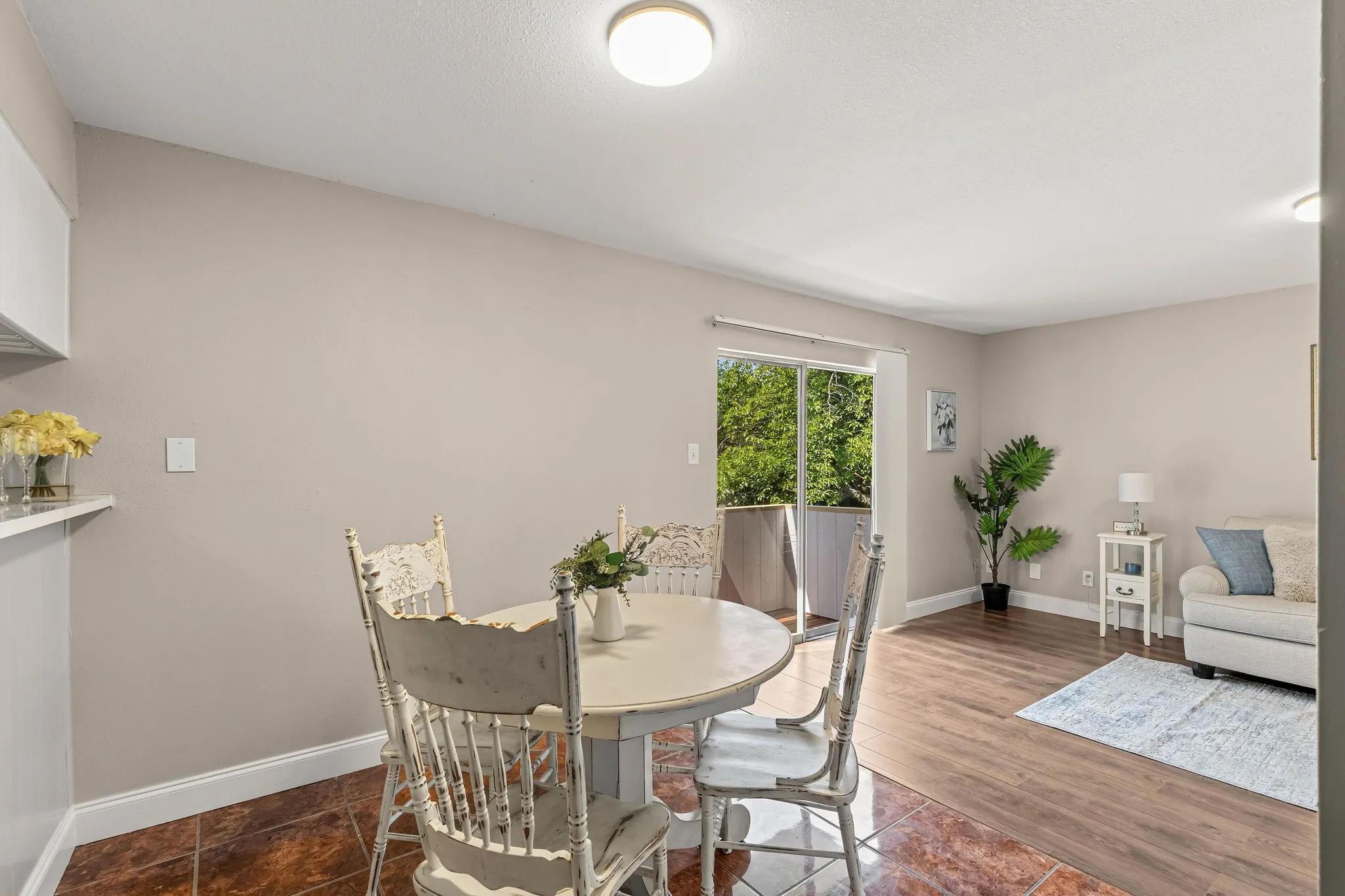 Condominium For Sale in Dallas County , 5809 Harvest Hill Road 2055, Dallas, Texas 75230, 3 Bedroom, 2 Bathroom, Garage spaces, 1,165 Sqft, built in 1970, mls#21355637, Real Estate Agent in Dallas, Homes For Sale in Dallas county, Homes For Sale in Dallas, Realtor in Dallas Texas, Real Estate Brokerage Independent Realty Texas, Luminita Cordes Realtor