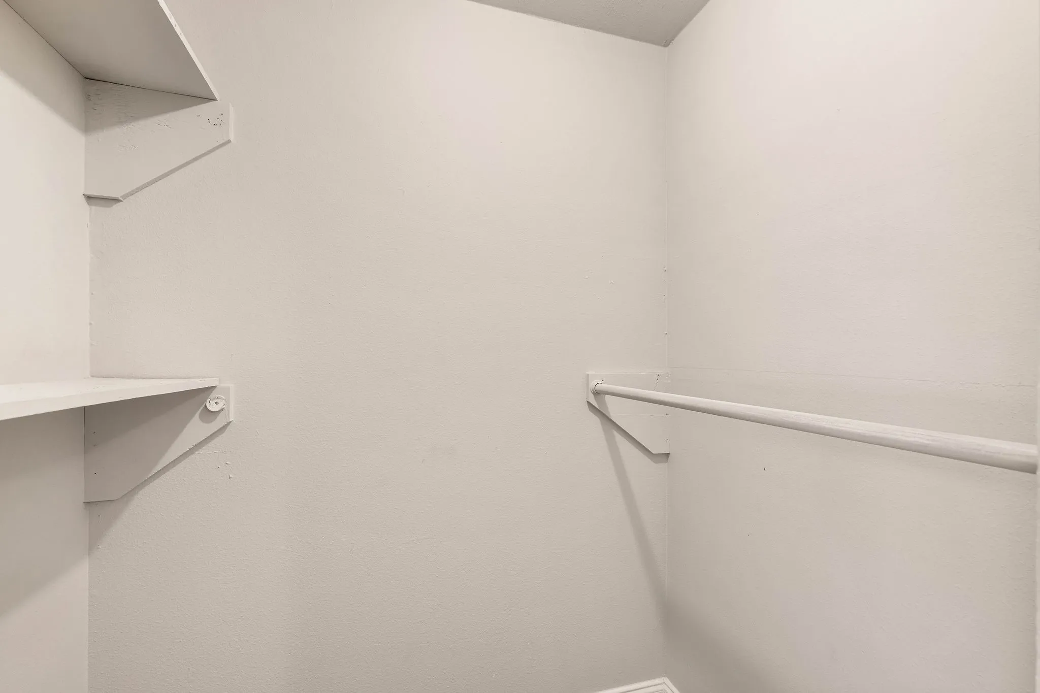 Condominium For Sale in Dallas County , 5809 Harvest Hill Road 2055, Dallas, Texas 75230, 3 Bedroom, 2 Bathroom, Garage spaces, 1,165 Sqft, built in 1970, mls#21355637, Real Estate Agent in Dallas, Homes For Sale in Dallas county, Homes For Sale in Dallas, Realtor in Dallas Texas, Real Estate Brokerage Independent Realty Texas, Luminita Cordes Realtor