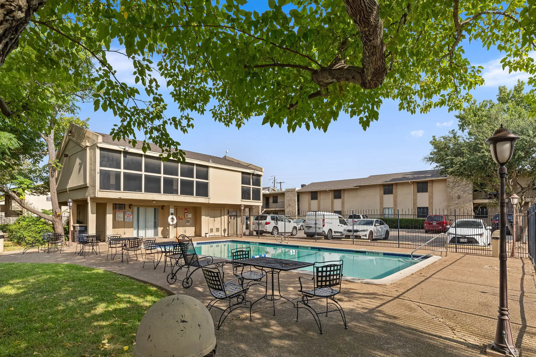 Condominium For Sale in Dallas County , 5809 Harvest Hill Road 2055, Dallas, Texas 75230, 3 Bedroom, 2 Bathroom, Garage spaces, 1,165 Sqft, built in 1970, mls#21355637, Real Estate Agent in Dallas, Homes For Sale in Dallas county, Homes For Sale in Dallas, Realtor in Dallas Texas, Real Estate Brokerage Independent Realty Texas, Luminita Cordes Realtor