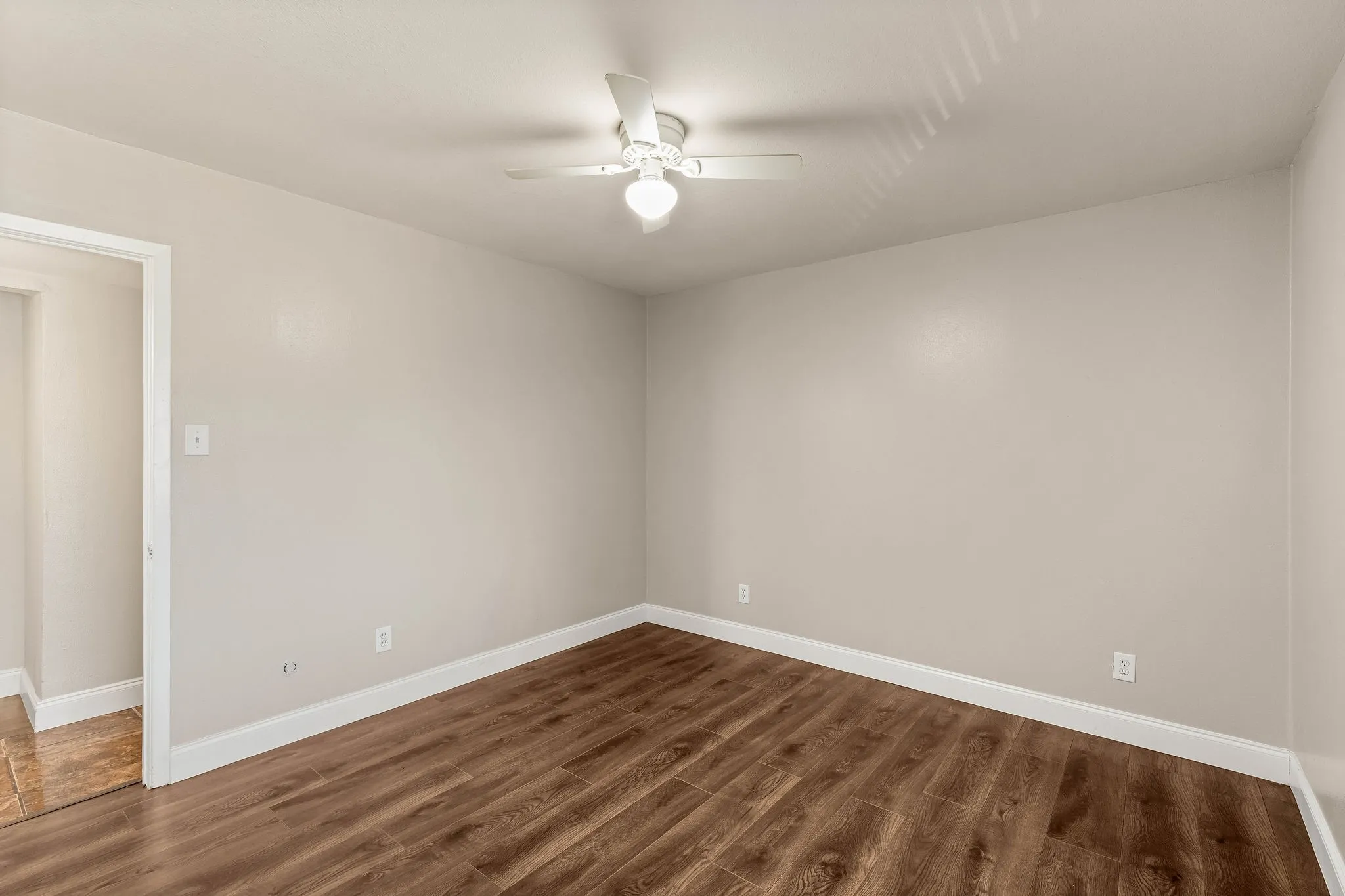 Condominium For Sale in Dallas County , 5809 Harvest Hill Road 2055, Dallas, Texas 75230, 3 Bedroom, 2 Bathroom, Garage spaces, 1,165 Sqft, built in 1970, mls#21355637, Real Estate Agent in Dallas, Homes For Sale in Dallas county, Homes For Sale in Dallas, Realtor in Dallas Texas, Real Estate Brokerage Independent Realty Texas, Luminita Cordes Realtor