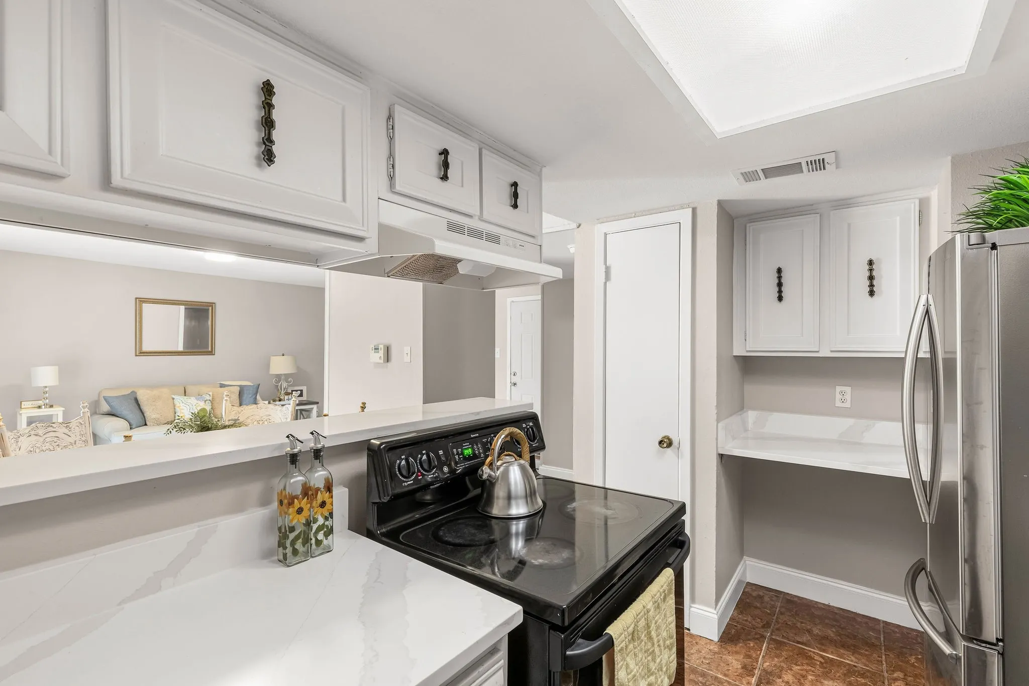 Condominium For Sale in Dallas County , 5809 Harvest Hill Road 2055, Dallas, Texas 75230, 3 Bedroom, 2 Bathroom, Garage spaces, 1,165 Sqft, built in 1970, mls#21355637, Real Estate Agent in Dallas, Homes For Sale in Dallas county, Homes For Sale in Dallas, Realtor in Dallas Texas, Real Estate Brokerage Independent Realty Texas, Luminita Cordes Realtor