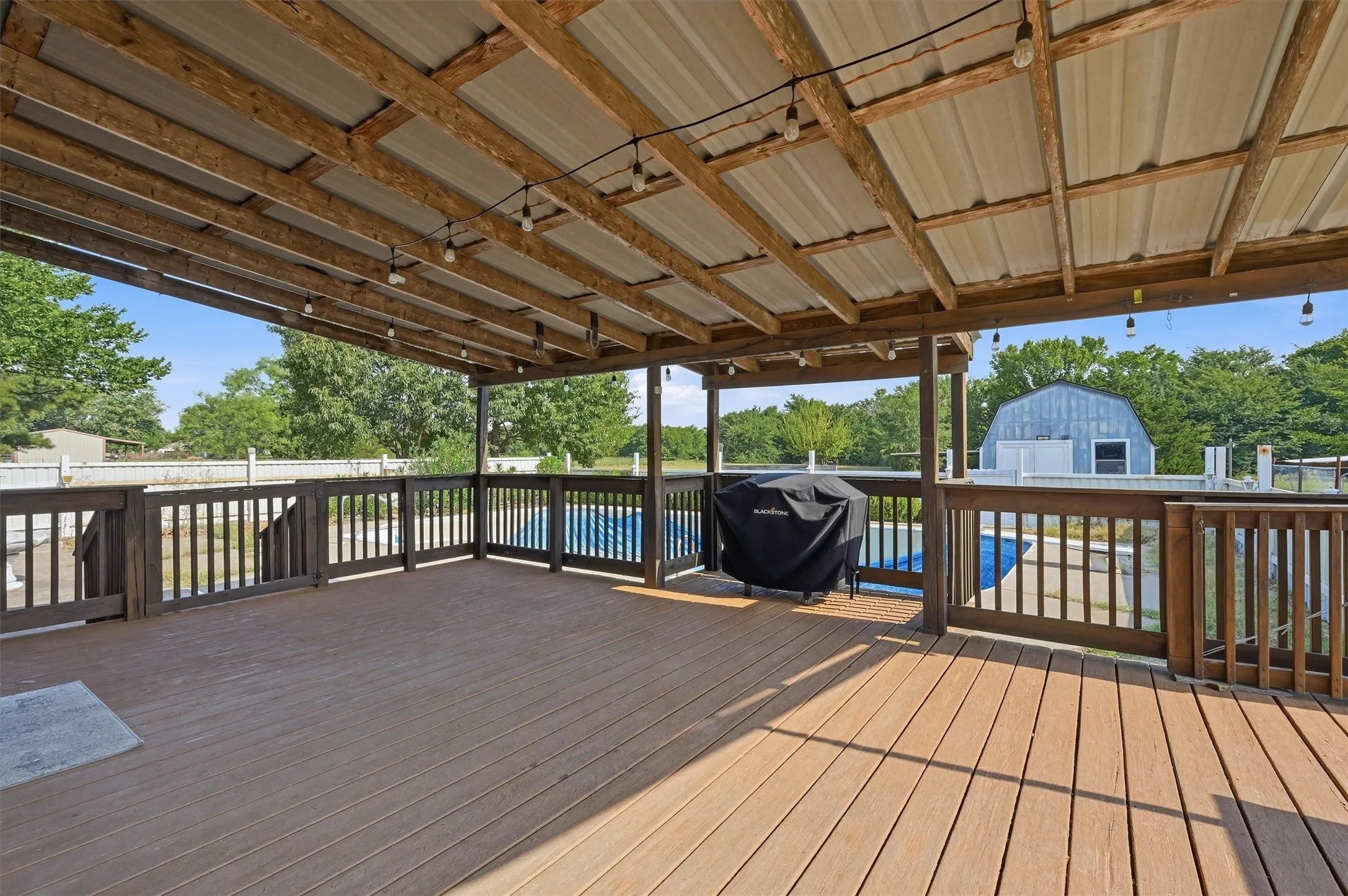 Single Family Residence For Sale in Grayson County , 27513 State Highway 56, Whitesboro, Texas 76273, 3 Bedroom, 2 Bathroom, 4 Garage spaces, 1,349 Sqft, built in 1980, mls#21354704, Real Estate Agent in Whitesboro, Homes For Sale in Grayson county, Homes For Sale in Whitesboro, Realtor in Whitesboro Texas, Real Estate Brokerage Independent Realty Texas, Luminita Cordes Realtor