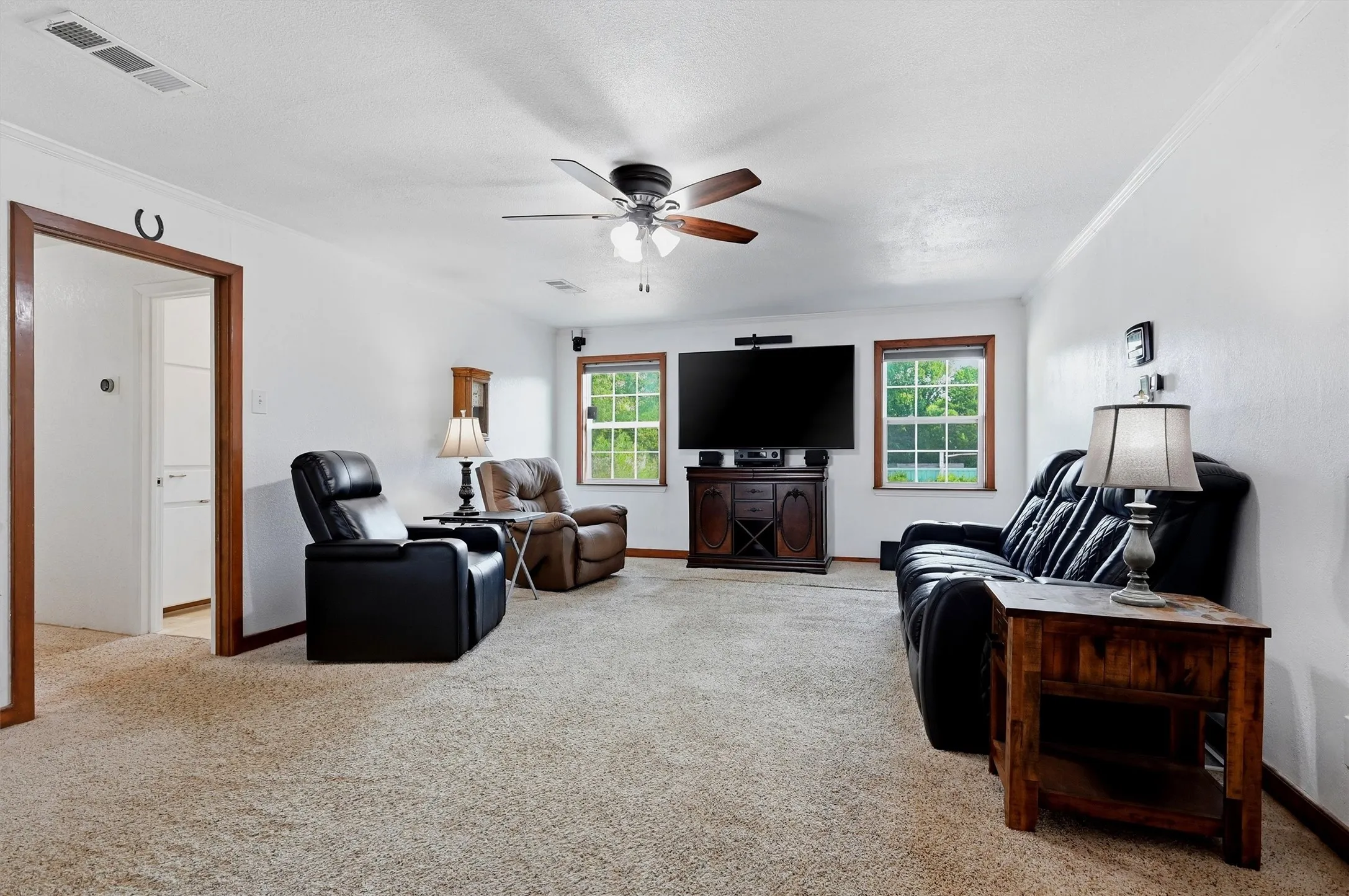 Single Family Residence For Sale in Grayson County , 27513 State Highway 56, Whitesboro, Texas 76273, 3 Bedroom, 2 Bathroom, 4 Garage spaces, 1,349 Sqft, built in 1980, mls#21354704, Real Estate Agent in Whitesboro, Homes For Sale in Grayson county, Homes For Sale in Whitesboro, Realtor in Whitesboro Texas, Real Estate Brokerage Independent Realty Texas, Luminita Cordes Realtor