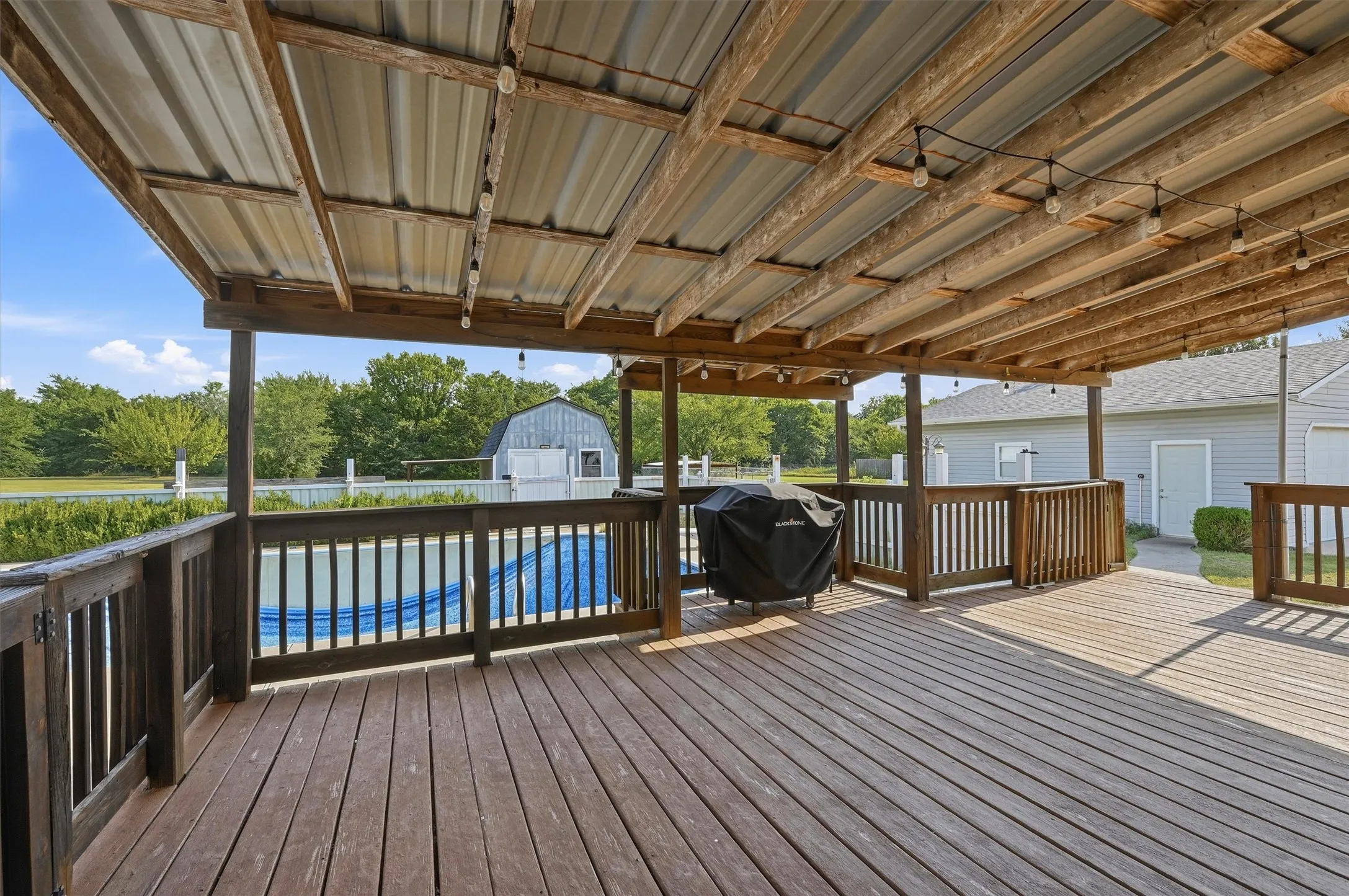 Single Family Residence For Sale in Grayson County , 27513 State Highway 56, Whitesboro, Texas 76273, 3 Bedroom, 2 Bathroom, 4 Garage spaces, 1,349 Sqft, built in 1980, mls#21354704, Real Estate Agent in Whitesboro, Homes For Sale in Grayson county, Homes For Sale in Whitesboro, Realtor in Whitesboro Texas, Real Estate Brokerage Independent Realty Texas, Luminita Cordes Realtor