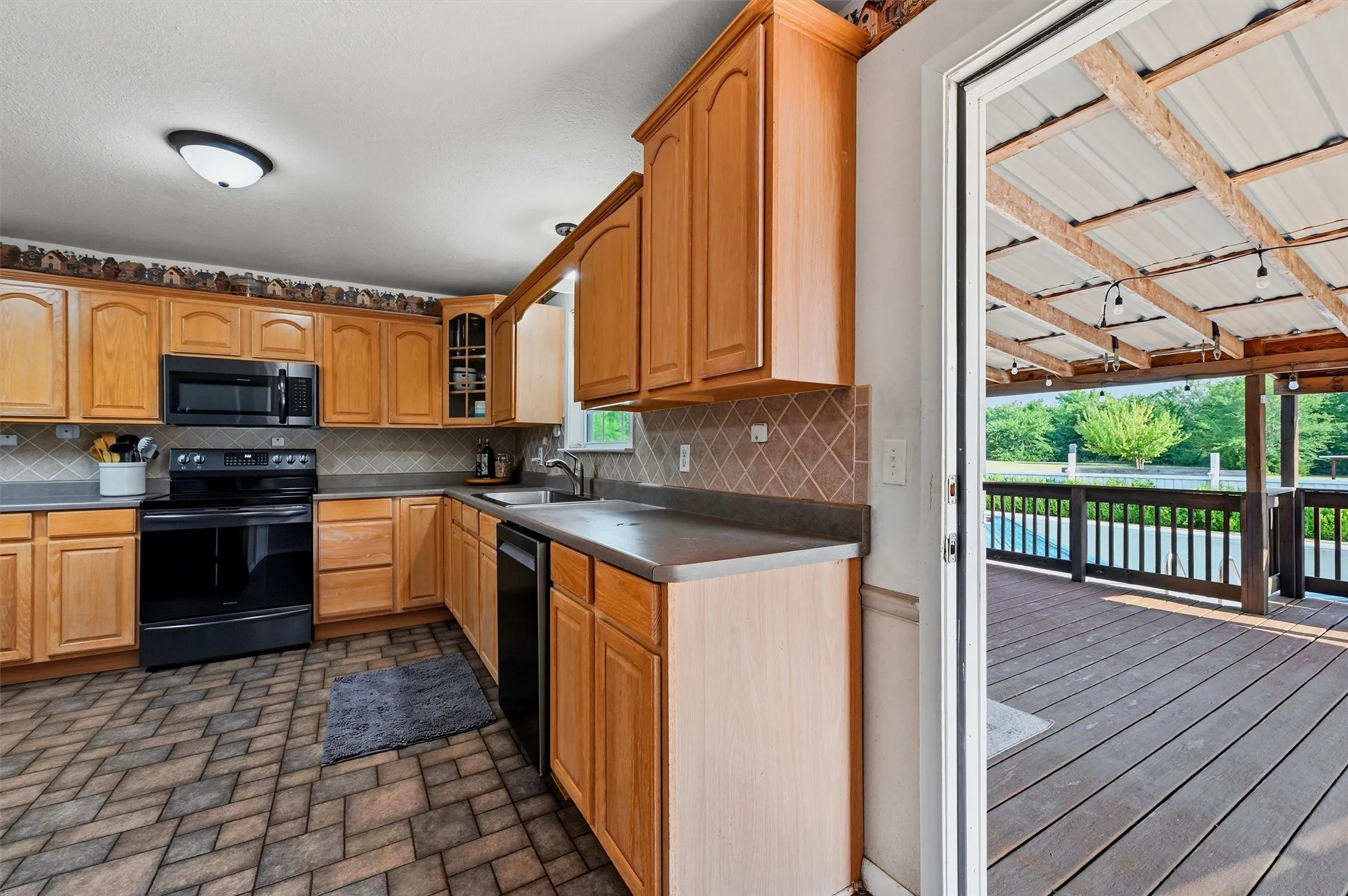 Single Family Residence For Sale in Grayson County , 27513 State Highway 56, Whitesboro, Texas 76273, 3 Bedroom, 2 Bathroom, 4 Garage spaces, 1,349 Sqft, built in 1980, mls#21354704, Real Estate Agent in Whitesboro, Homes For Sale in Grayson county, Homes For Sale in Whitesboro, Realtor in Whitesboro Texas, Real Estate Brokerage Independent Realty Texas, Luminita Cordes Realtor