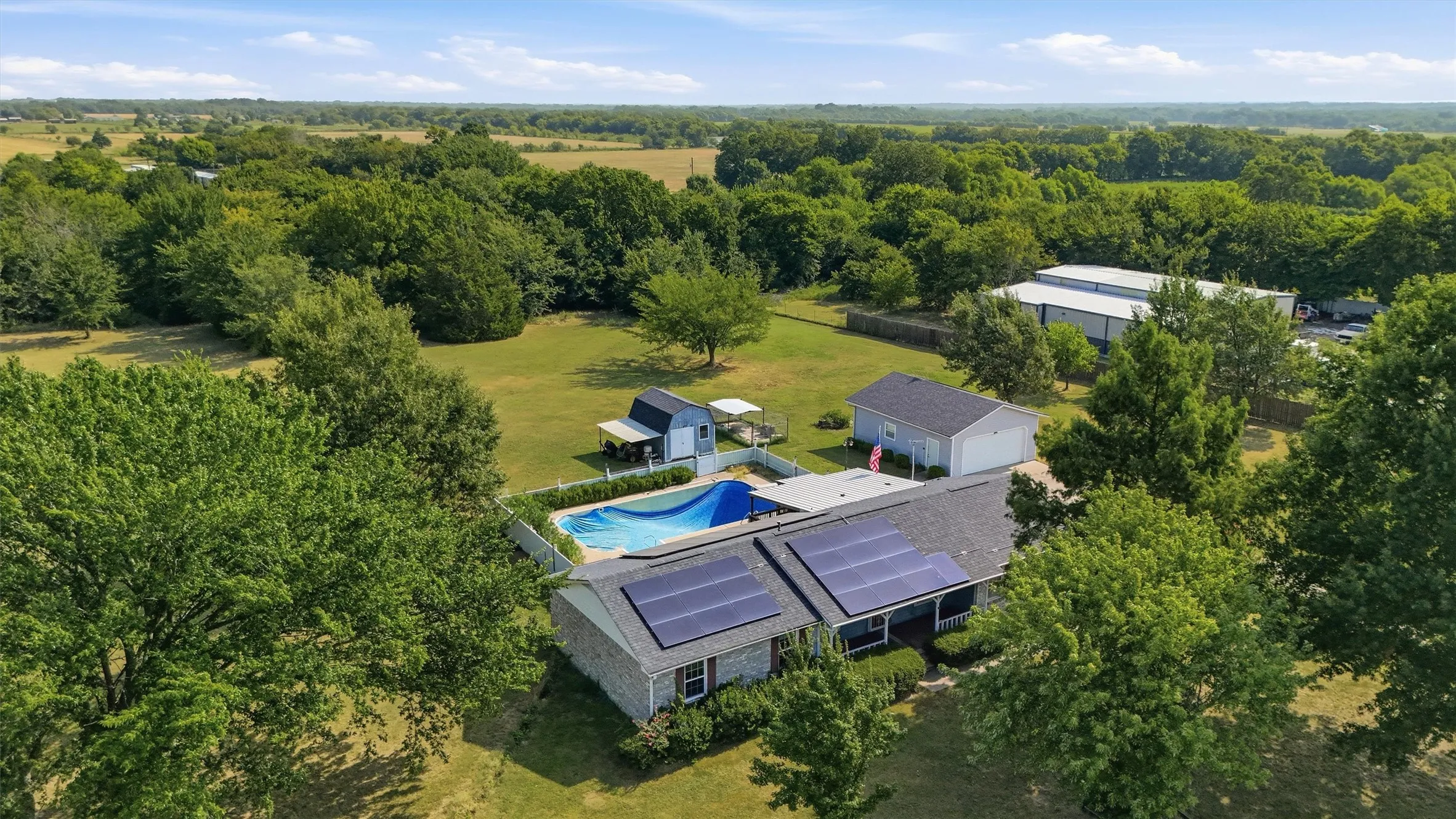 Single Family Residence For Sale in Grayson County , 27513 State Highway 56, Whitesboro, Texas 76273, 3 Bedroom, 2 Bathroom, 4 Garage spaces, 1,349 Sqft, built in 1980, mls#21354704, Real Estate Agent in Whitesboro, Homes For Sale in Grayson county, Homes For Sale in Whitesboro, Realtor in Whitesboro Texas, Real Estate Brokerage Independent Realty Texas, Luminita Cordes Realtor
