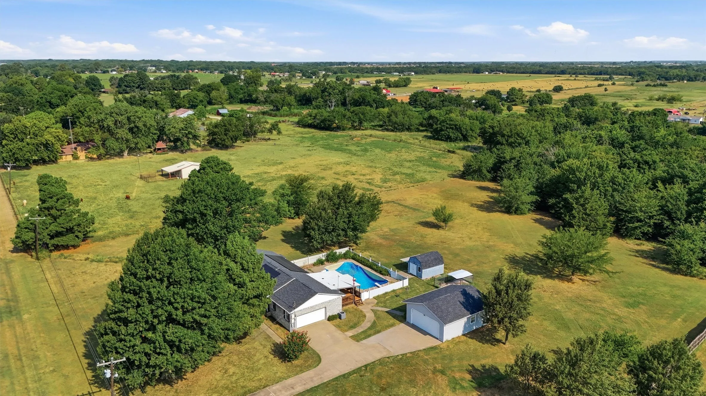 Single Family Residence For Sale in Grayson County , 27513 State Highway 56, Whitesboro, Texas 76273, 3 Bedroom, 2 Bathroom, 4 Garage spaces, 1,349 Sqft, built in 1980, mls#21354704, Real Estate Agent in Whitesboro, Homes For Sale in Grayson county, Homes For Sale in Whitesboro, Realtor in Whitesboro Texas, Real Estate Brokerage Independent Realty Texas, Luminita Cordes Realtor