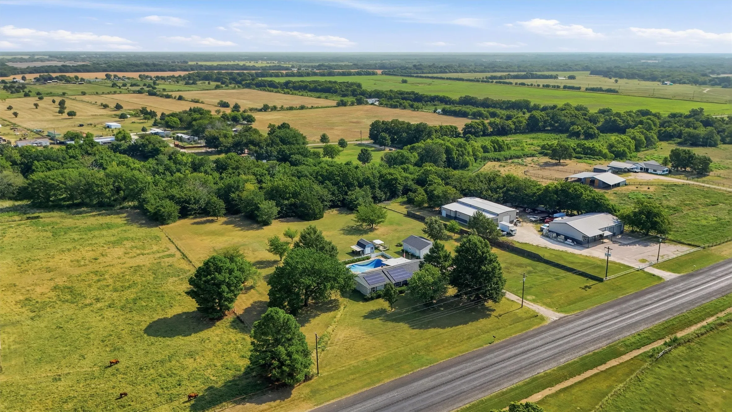 Single Family Residence For Sale in Grayson County , 27513 State Highway 56, Whitesboro, Texas 76273, 3 Bedroom, 2 Bathroom, 4 Garage spaces, 1,349 Sqft, built in 1980, mls#21354704, Real Estate Agent in Whitesboro, Homes For Sale in Grayson county, Homes For Sale in Whitesboro, Realtor in Whitesboro Texas, Real Estate Brokerage Independent Realty Texas, Luminita Cordes Realtor