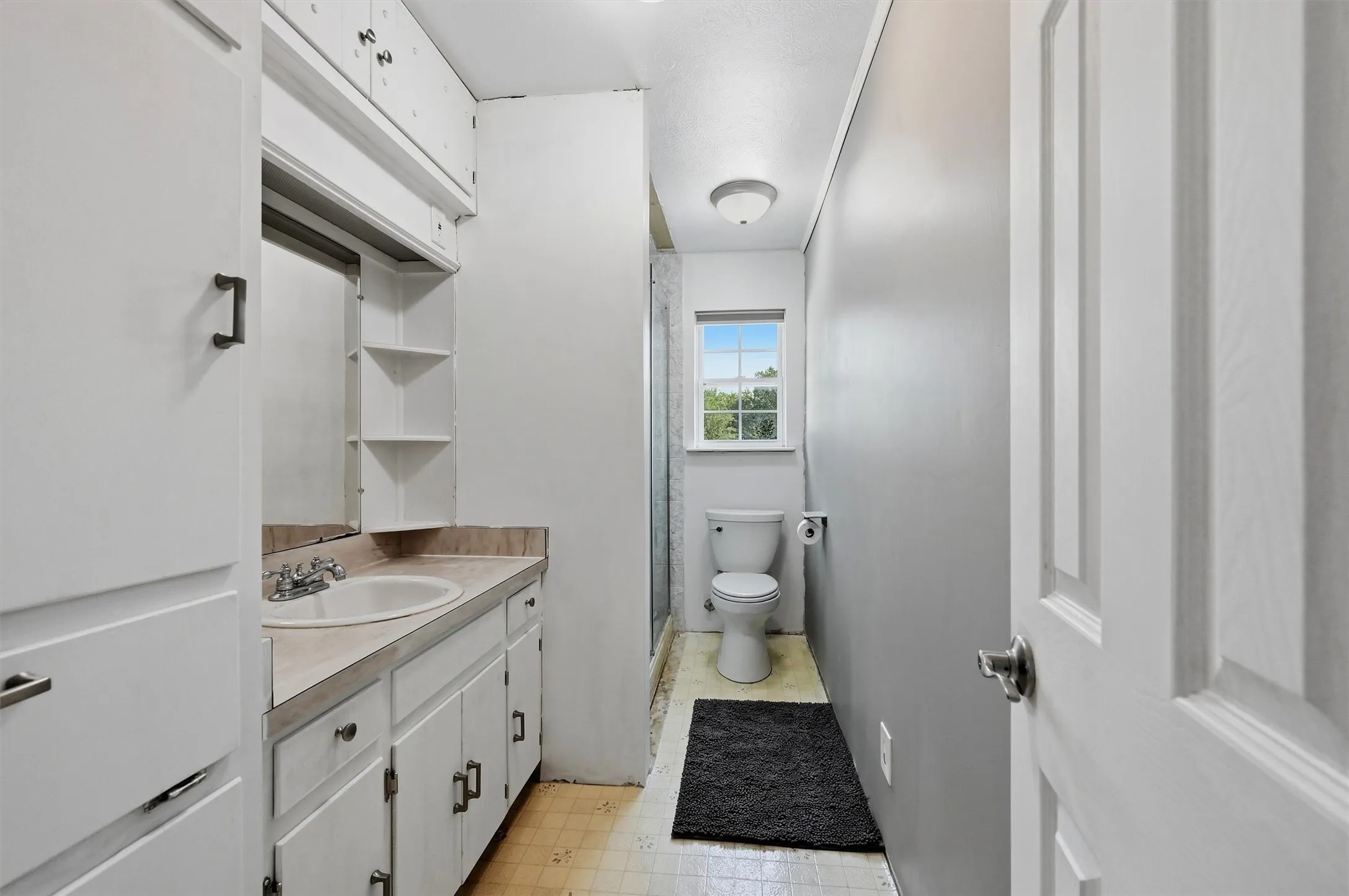 Single Family Residence For Sale in Grayson County , 27513 State Highway 56, Whitesboro, Texas 76273, 3 Bedroom, 2 Bathroom, 4 Garage spaces, 1,349 Sqft, built in 1980, mls#21354704, Real Estate Agent in Whitesboro, Homes For Sale in Grayson county, Homes For Sale in Whitesboro, Realtor in Whitesboro Texas, Real Estate Brokerage Independent Realty Texas, Luminita Cordes Realtor