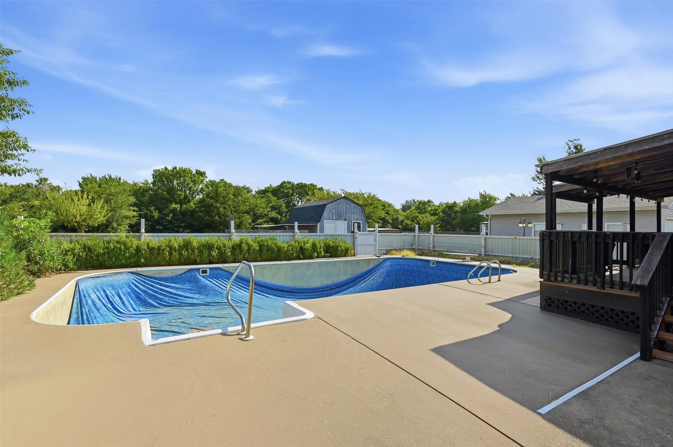Single Family Residence For Sale in Grayson County , 27513 State Highway 56, Whitesboro, Texas 76273, 3 Bedroom, 2 Bathroom, 4 Garage spaces, 1,349 Sqft, built in 1980, mls#21354704, Real Estate Agent in Whitesboro, Homes For Sale in Grayson county, Homes For Sale in Whitesboro, Realtor in Whitesboro Texas, Real Estate Brokerage Independent Realty Texas, Luminita Cordes Realtor