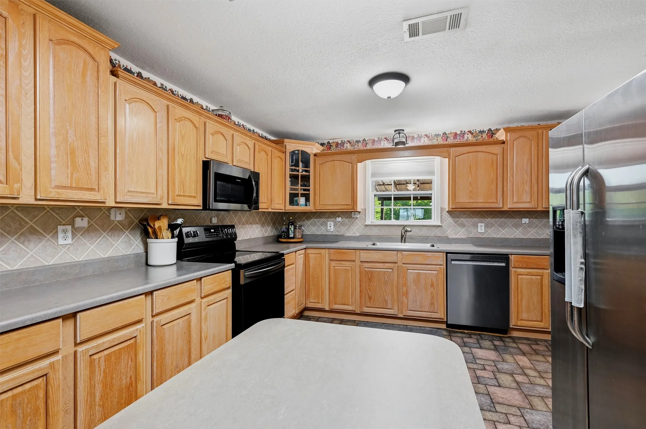 Single Family Residence For Sale in Grayson County , 27513 State Highway 56, Whitesboro, Texas 76273, 3 Bedroom, 2 Bathroom, 4 Garage spaces, 1,349 Sqft, built in 1980, mls#21354704, Real Estate Agent in Whitesboro, Homes For Sale in Grayson county, Homes For Sale in Whitesboro, Realtor in Whitesboro Texas, Real Estate Brokerage Independent Realty Texas, Luminita Cordes Realtor