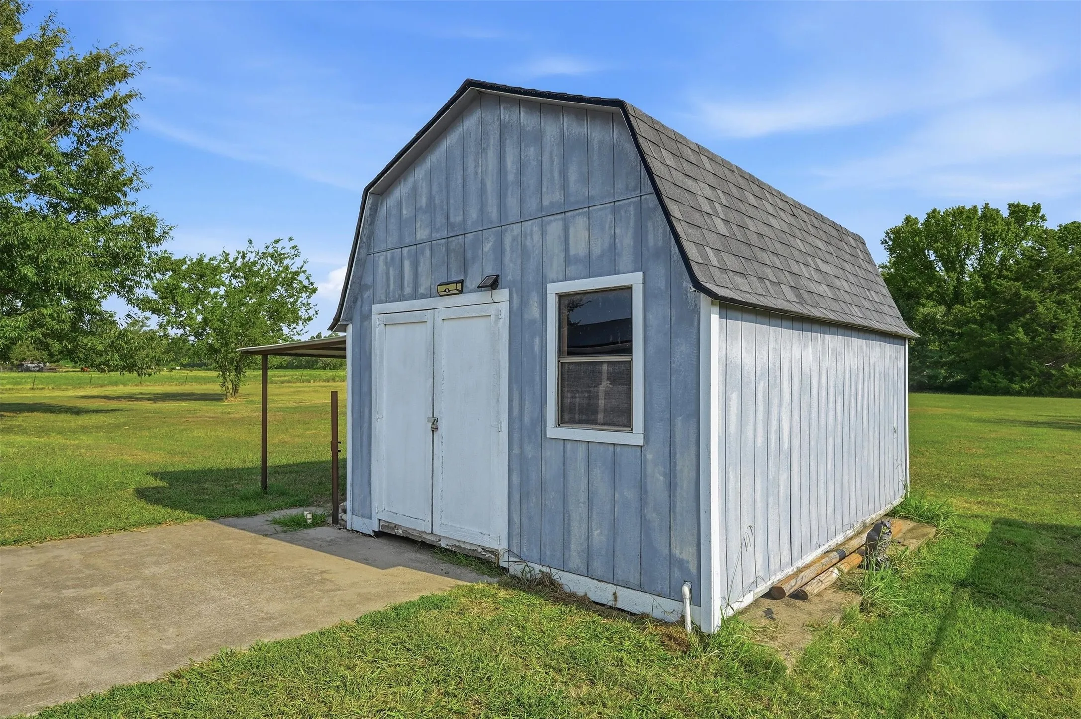 Single Family Residence For Sale in Grayson County , 27513 State Highway 56, Whitesboro, Texas 76273, 3 Bedroom, 2 Bathroom, 4 Garage spaces, 1,349 Sqft, built in 1980, mls#21354704, Real Estate Agent in Whitesboro, Homes For Sale in Grayson county, Homes For Sale in Whitesboro, Realtor in Whitesboro Texas, Real Estate Brokerage Independent Realty Texas, Luminita Cordes Realtor