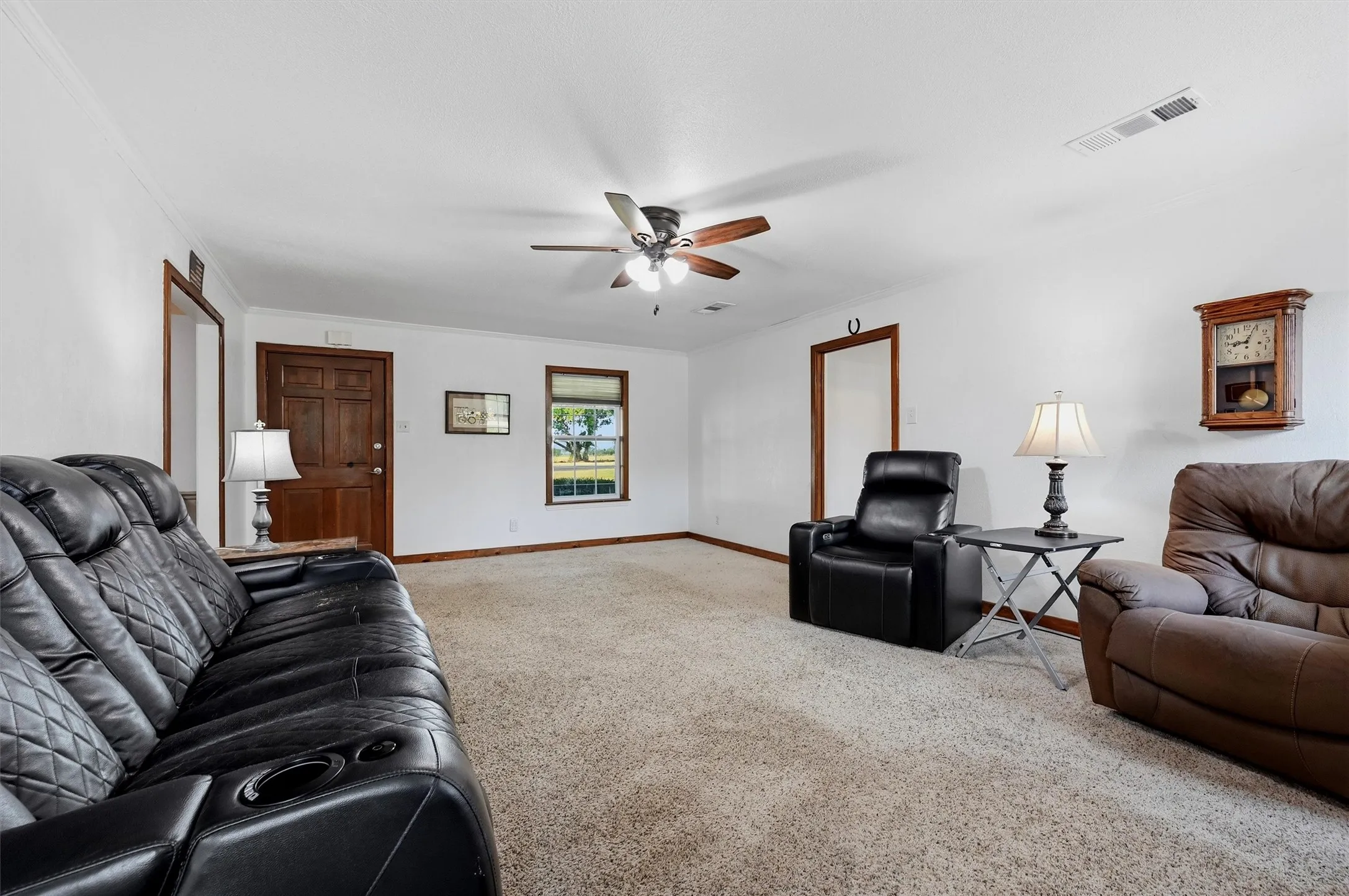 Single Family Residence For Sale in Grayson County , 27513 State Highway 56, Whitesboro, Texas 76273, 3 Bedroom, 2 Bathroom, 4 Garage spaces, 1,349 Sqft, built in 1980, mls#21354704, Real Estate Agent in Whitesboro, Homes For Sale in Grayson county, Homes For Sale in Whitesboro, Realtor in Whitesboro Texas, Real Estate Brokerage Independent Realty Texas, Luminita Cordes Realtor