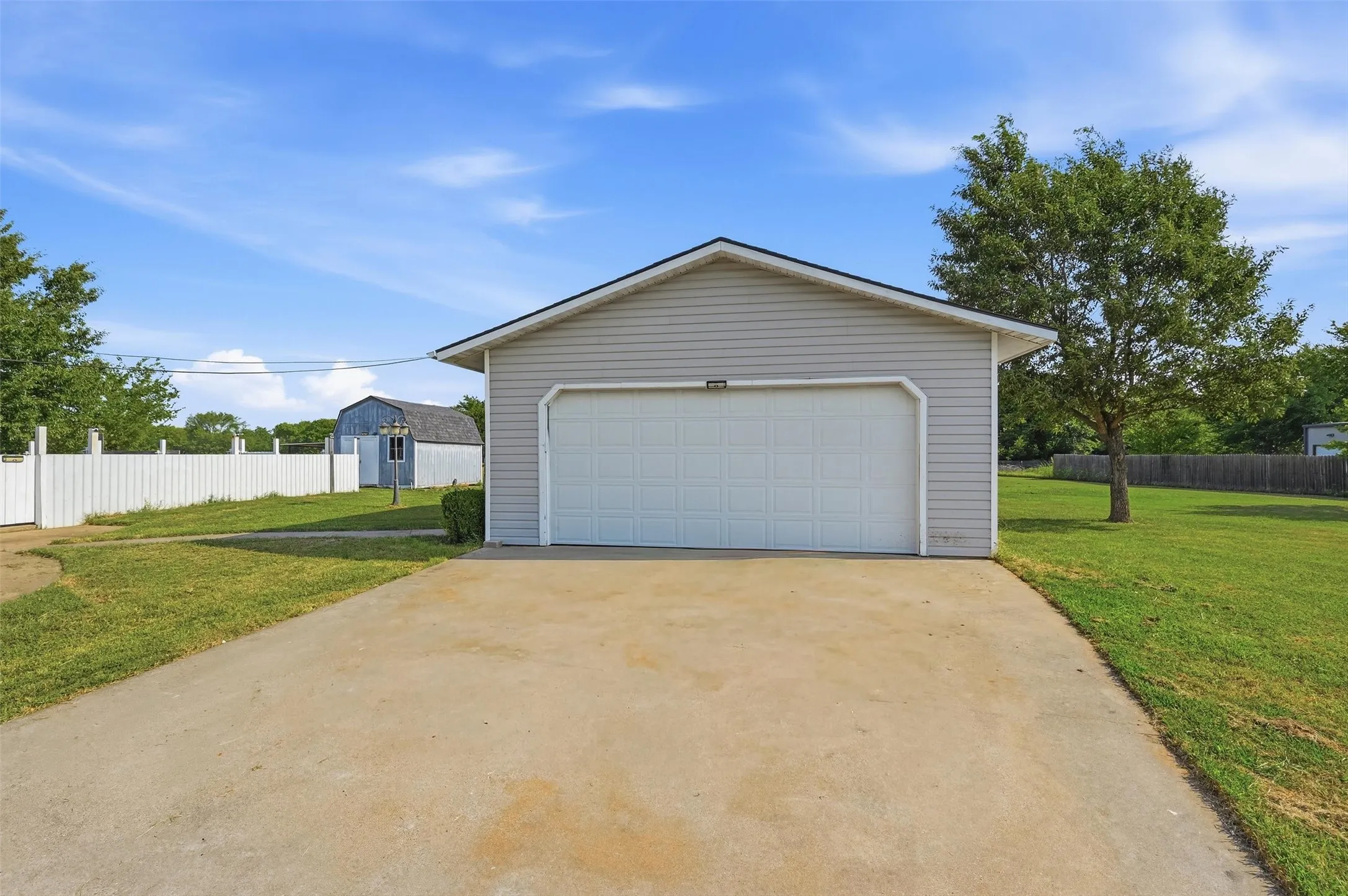 Detached 2 car garage and workshop