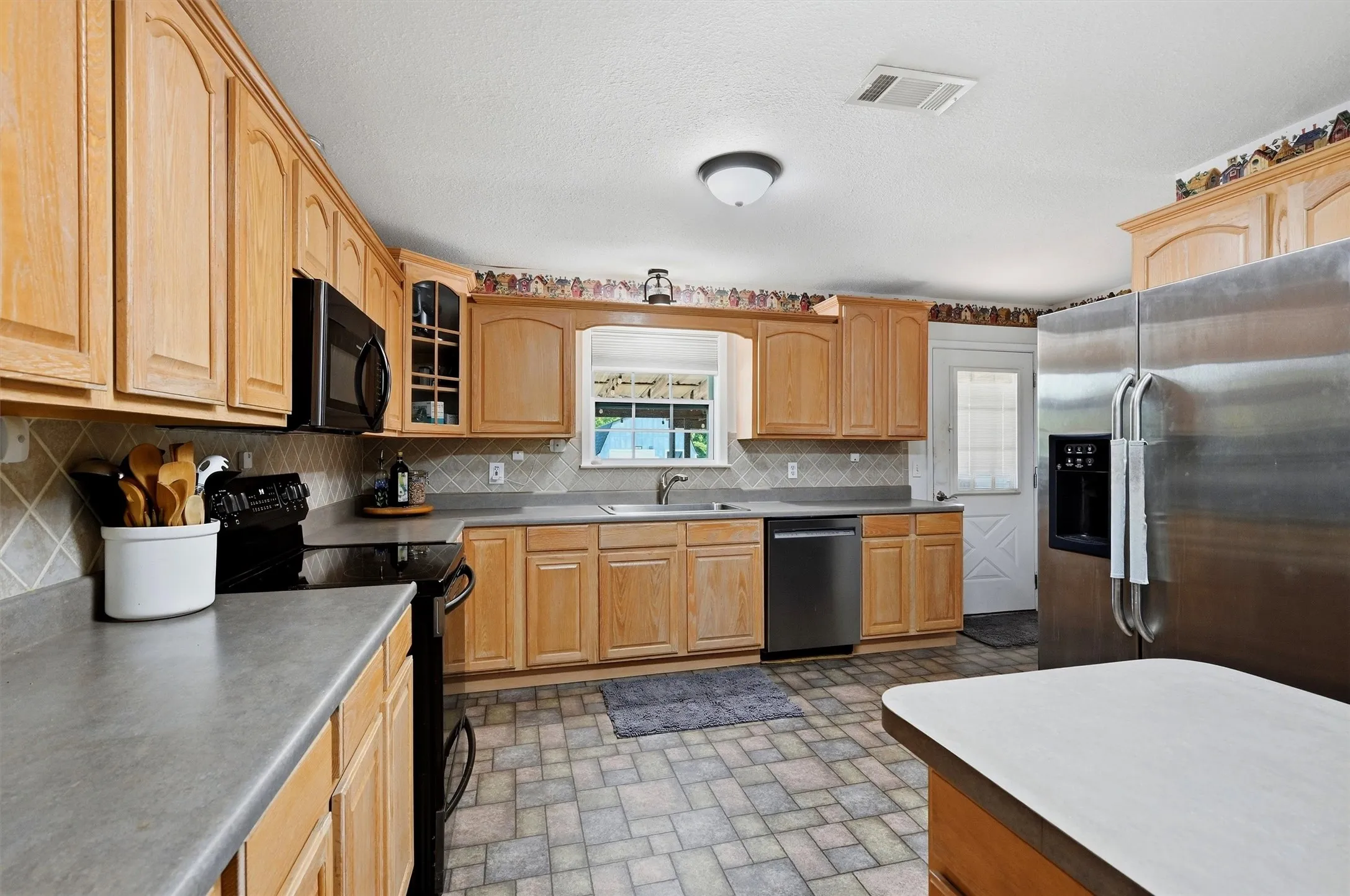 Single Family Residence For Sale in Grayson County , 27513 State Highway 56, Whitesboro, Texas 76273, 3 Bedroom, 2 Bathroom, 4 Garage spaces, 1,349 Sqft, built in 1980, mls#21354704, Real Estate Agent in Whitesboro, Homes For Sale in Grayson county, Homes For Sale in Whitesboro, Realtor in Whitesboro Texas, Real Estate Brokerage Independent Realty Texas, Luminita Cordes Realtor