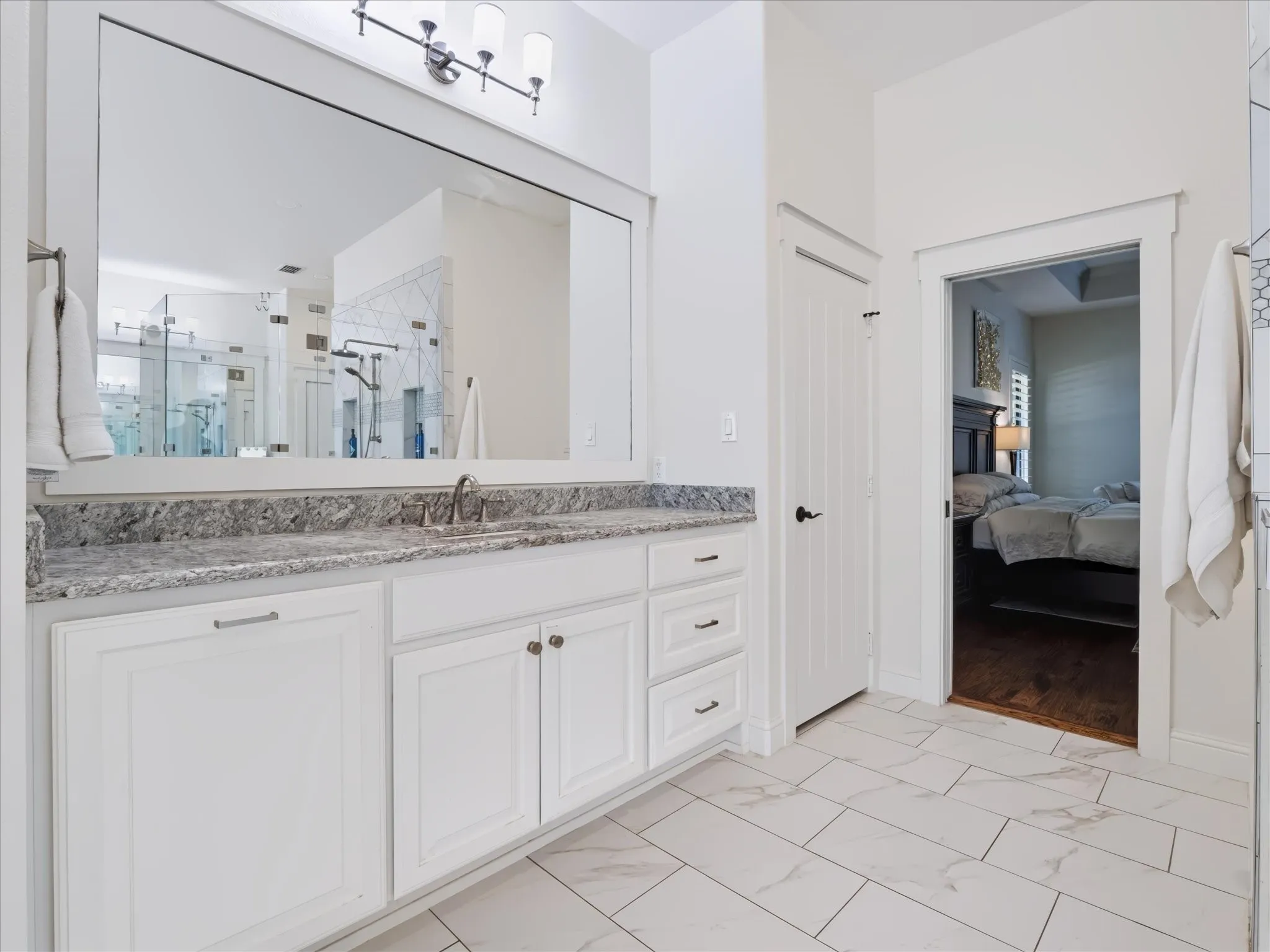 Single Family Residence For Sale in Denton County , 6532 Shoreline Drive, Little Elm, Texas 75068, 4 Bedroom, 4 Bathroom, 4 Garage spaces, 3,612 Sqft, built in 2017, mls#21354247, Real Estate Agent in Little Elm, Homes For Sale in Denton county, Homes For Sale in Little Elm, Realtor in Little Elm Texas, Real Estate Brokerage Independent Realty Texas, Luminita Cordes Realtor