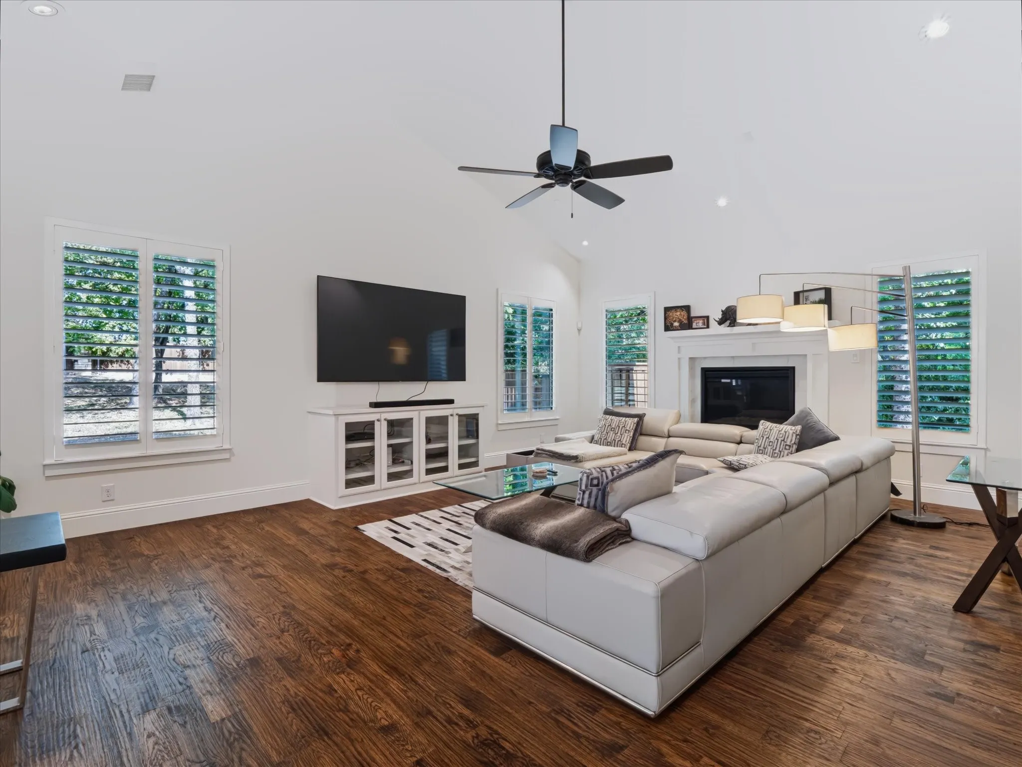 Single Family Residence For Sale in Denton County , 6532 Shoreline Drive, Little Elm, Texas 75068, 4 Bedroom, 4 Bathroom, 4 Garage spaces, 3,612 Sqft, built in 2017, mls#21354247, Real Estate Agent in Little Elm, Homes For Sale in Denton county, Homes For Sale in Little Elm, Realtor in Little Elm Texas, Real Estate Brokerage Independent Realty Texas, Luminita Cordes Realtor