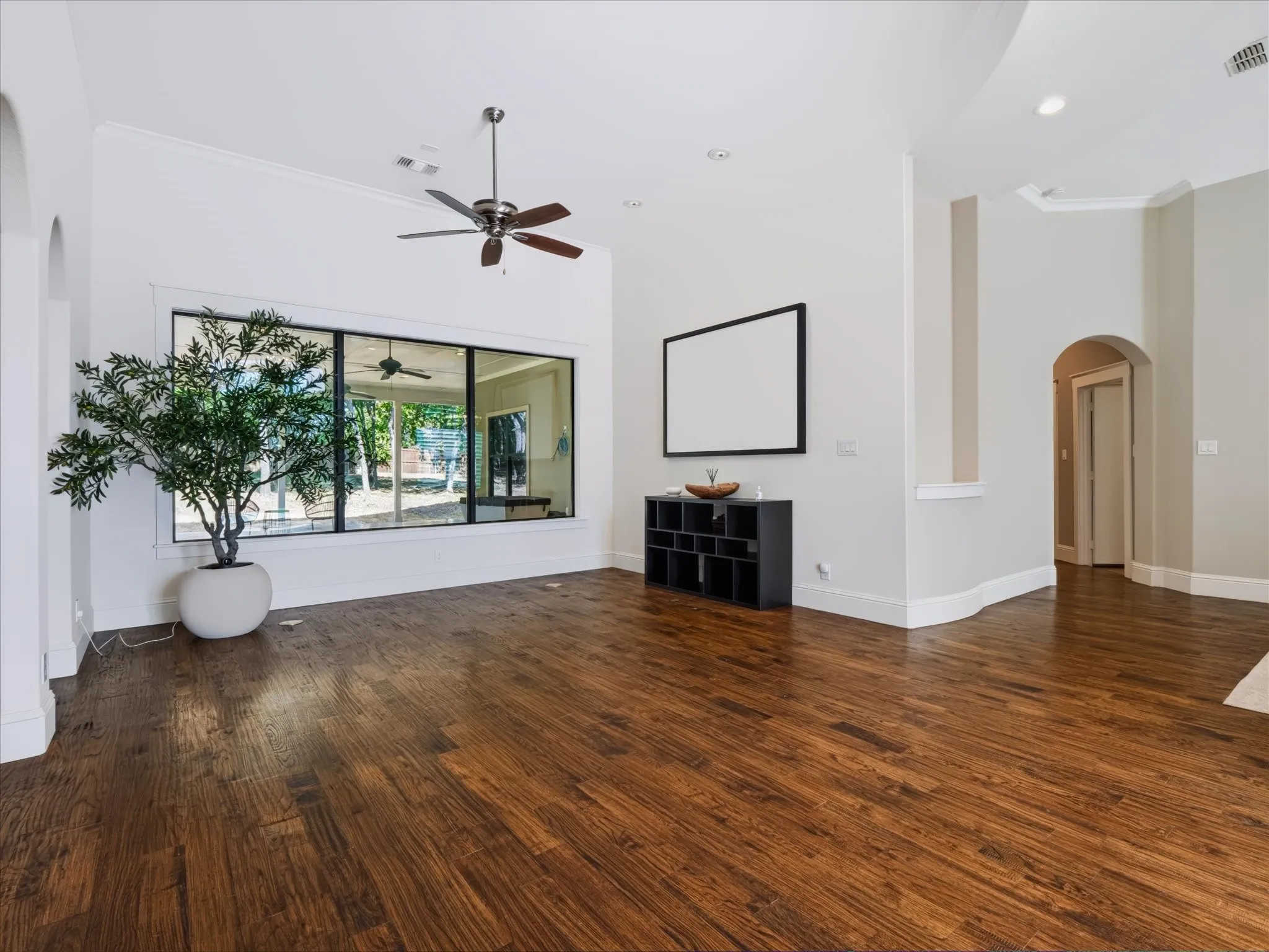 Single Family Residence For Sale in Denton County , 6532 Shoreline Drive, Little Elm, Texas 75068, 4 Bedroom, 4 Bathroom, 4 Garage spaces, 3,612 Sqft, built in 2017, mls#21354247, Real Estate Agent in Little Elm, Homes For Sale in Denton county, Homes For Sale in Little Elm, Realtor in Little Elm Texas, Real Estate Brokerage Independent Realty Texas, Luminita Cordes Realtor