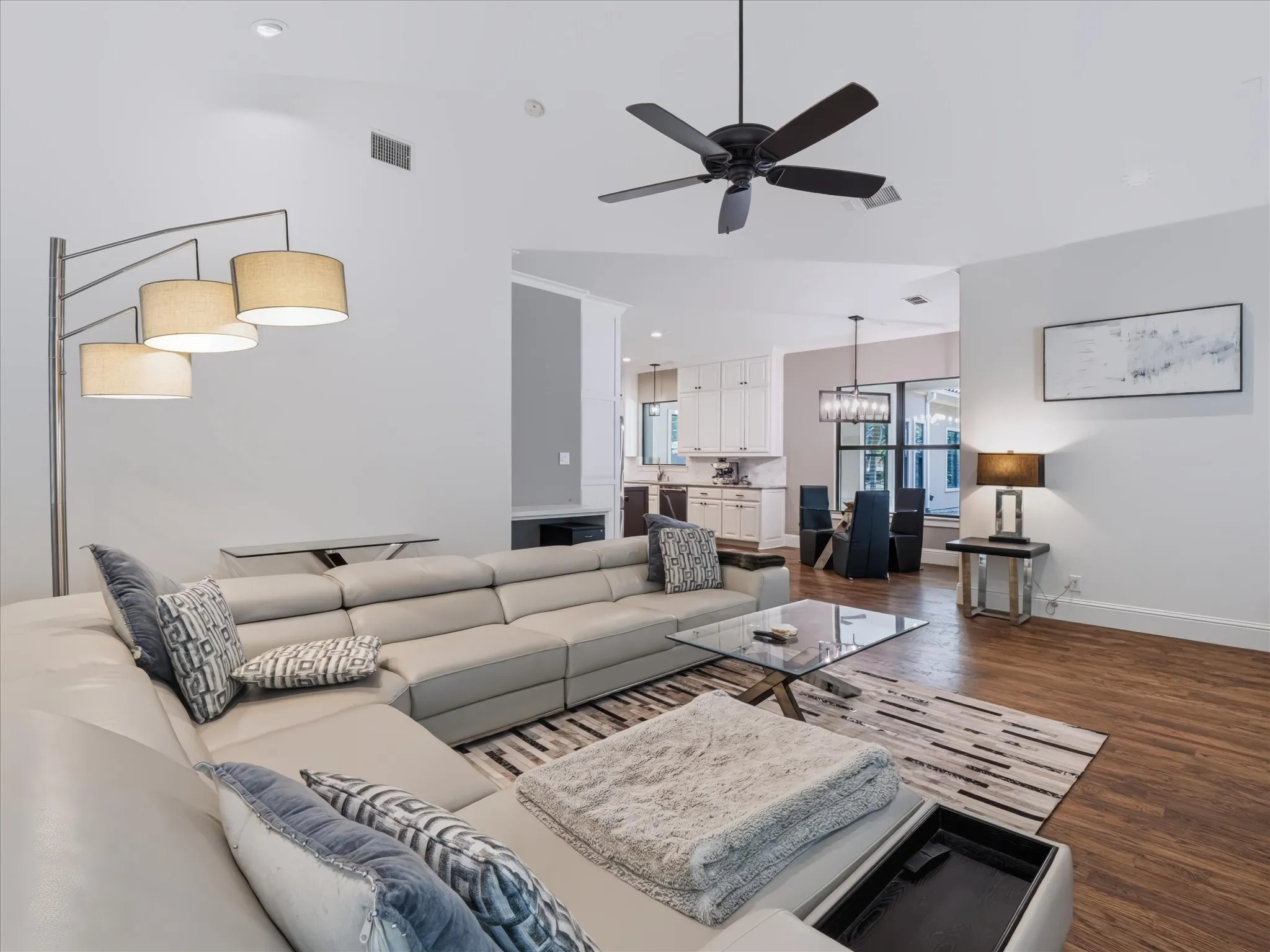 Single Family Residence For Sale in Denton County , 6532 Shoreline Drive, Little Elm, Texas 75068, 4 Bedroom, 4 Bathroom, 4 Garage spaces, 3,612 Sqft, built in 2017, mls#21354247, Real Estate Agent in Little Elm, Homes For Sale in Denton county, Homes For Sale in Little Elm, Realtor in Little Elm Texas, Real Estate Brokerage Independent Realty Texas, Luminita Cordes Realtor