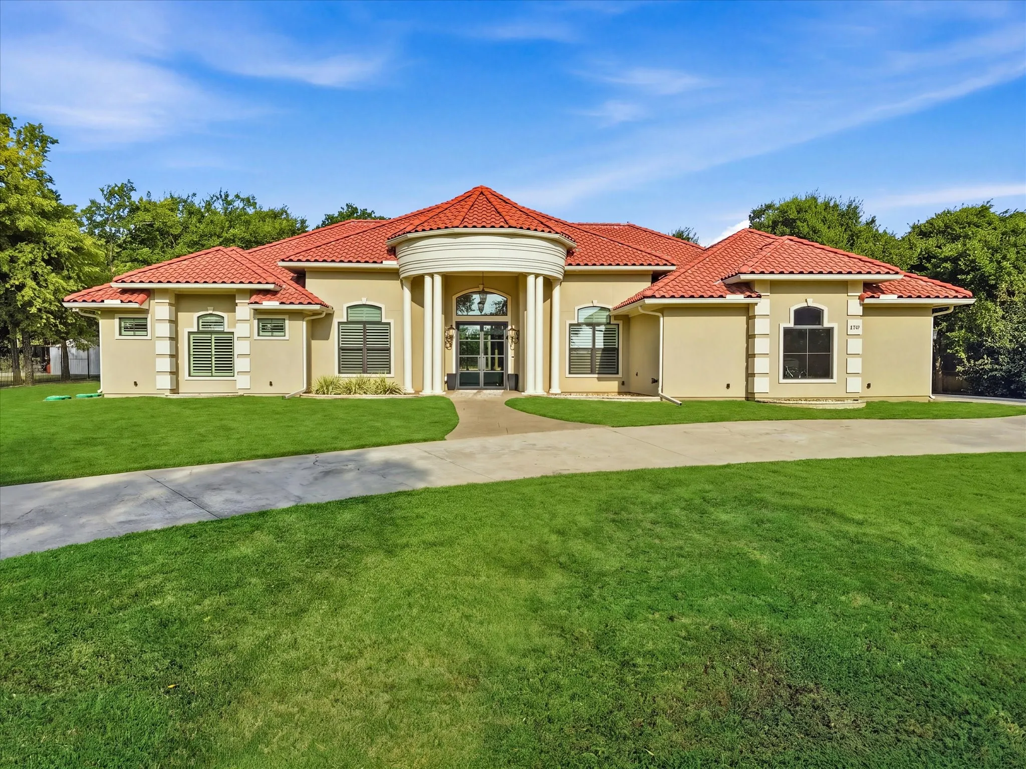 Single Family Residence For Sale in Denton County , 6532 Shoreline Drive, Little Elm, Texas 75068, 4 Bedroom, 4 Bathroom, 4 Garage spaces, 3,612 Sqft, built in 2017, mls#21354247, Real Estate Agent in Little Elm, Homes For Sale in Denton county, Homes For Sale in Little Elm, Realtor in Little Elm Texas, Real Estate Brokerage Independent Realty Texas, Luminita Cordes Realtor
