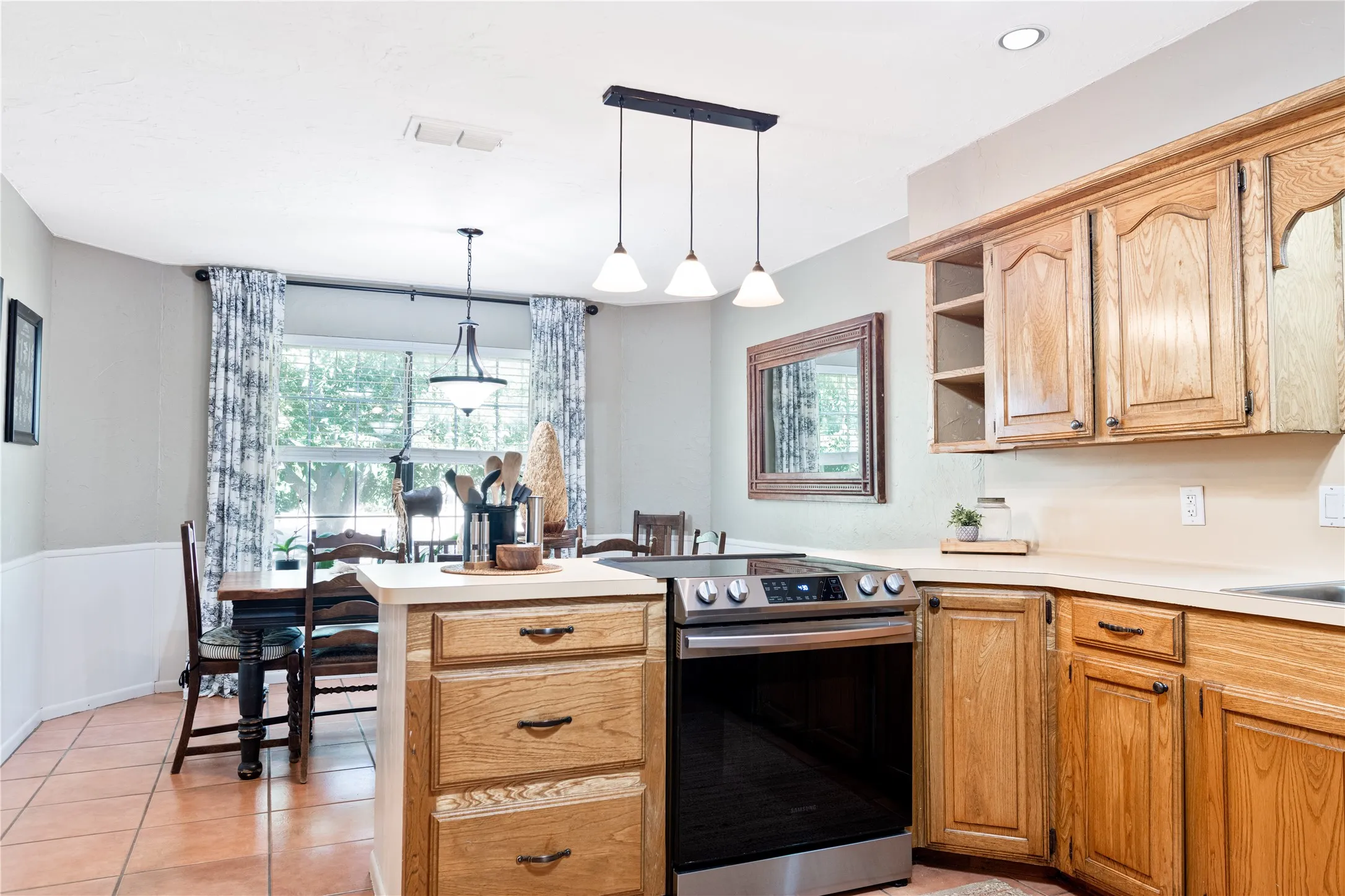 Single Family Residence For Sale in Freestone County , 225 Fm 488, Fairfield, Texas 75840, 3 Bedroom, 2 Bathroom, 1 Garage spaces, 2,202 Sqft, built in 1984, mls#21355980, Real Estate Agent in Fairfield, Homes For Sale in Freestone county, Homes For Sale in Fairfield, Realtor in Fairfield Texas, Real Estate Brokerage Independent Realty Texas, Luminita Cordes Realtor
