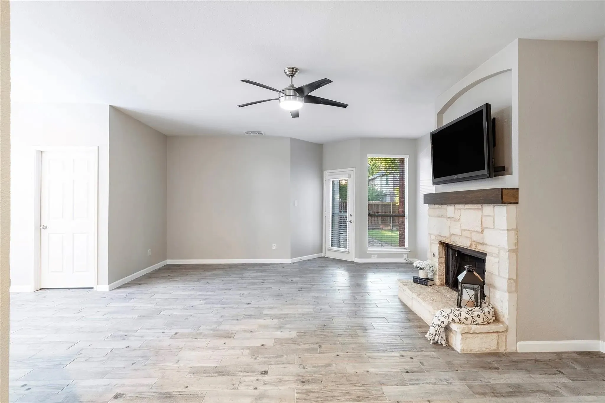 Single Family Residence For Rent in Collin County , 2704 Palo Duro Canyon Drive, Mc Kinney, Texas 75072, 4 Bedroom, 3 Bathroom, 2 Garage spaces, 2,457 Sqft, built in 2000, mls#21355984, Real Estate Agent in Mc Kinney, Homes For Rent in Collin county, Homes For Rent in Mc Kinney, Realtor in Mc Kinney Texas, Real Estate Brokerage Independent Realty Texas, Luminita Cordes Realtor