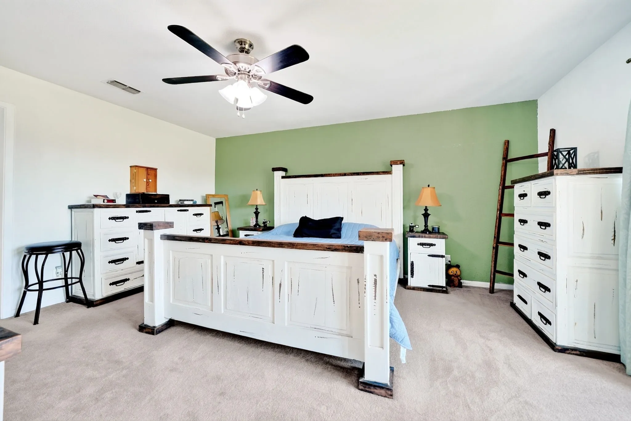 Recessed lighting, ceiling fan with integrated light fixture, carpeted flooring, and a single accent wall