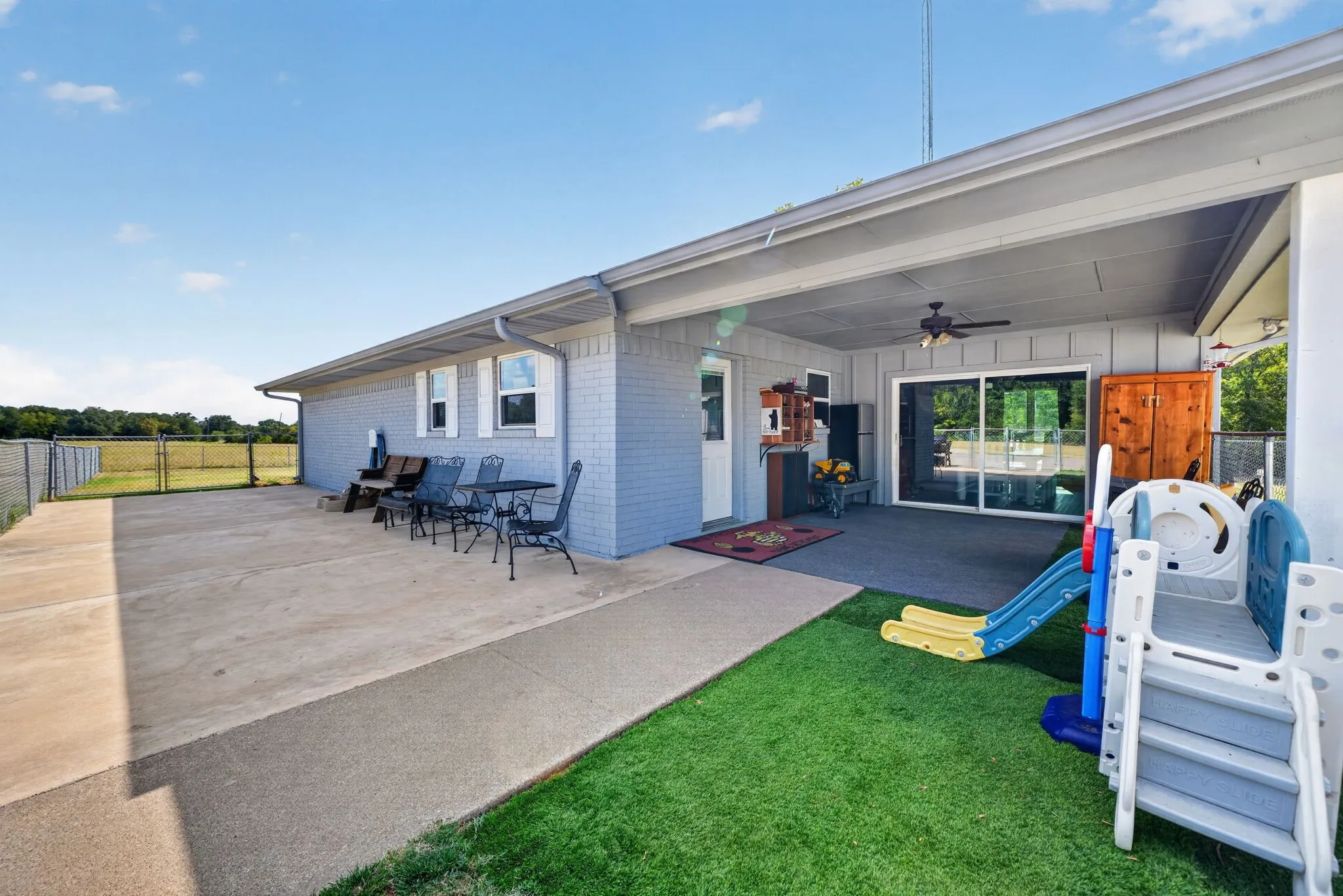 Single Family Residence For Sale in Van Zandt County , 660 Vz County Road 2315, Canton, Texas 75103, 3 Bedroom, 2 Bathroom, 3 Garage spaces, 2,080 Sqft, built in 1973, mls#21349548, Real Estate Agent in Canton, Homes For Sale in Van Zandt county, Homes For Sale in Canton, Realtor in Canton Texas, Real Estate Brokerage Independent Realty Texas, Luminita Cordes Realtor