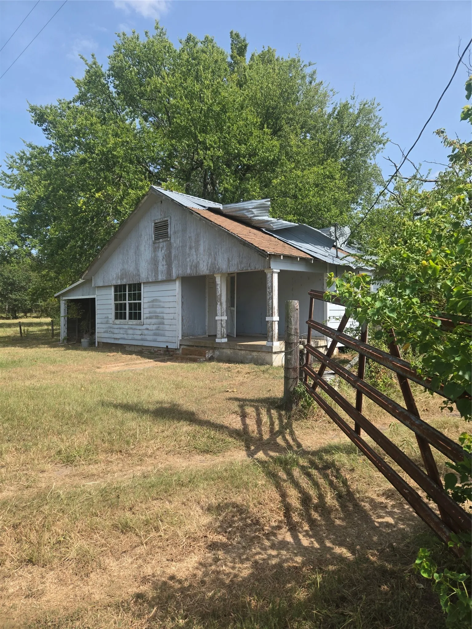 Farm For Sale in Van Zandt County , 3183 Vz County Road 1712, Grand Saline, Texas 75140, 2 Bedroom, 1 Bathroom, Garage spaces, 3,879 Sqft, built in 1953, Price $465,000, mls#21355840, Real Estate Agent in Grand Saline, Homes For Sale in Van Zandt county, Homes For Sale in Grand Saline, Realtor in Grand Saline Texas, Real Estate Brokerage Independent Realty Texas, Luminita Cordes Realtor